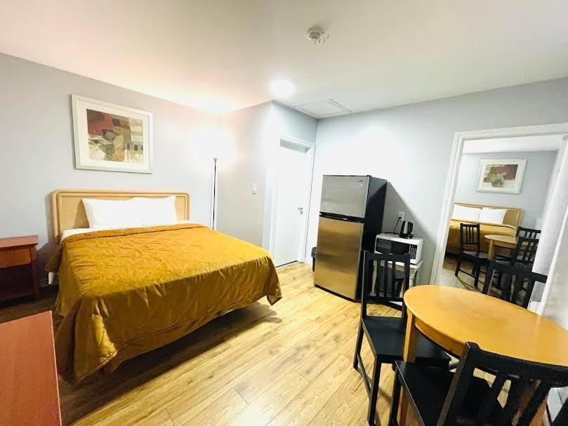 Family Suite with Three Queen Beds - Non-Smoking