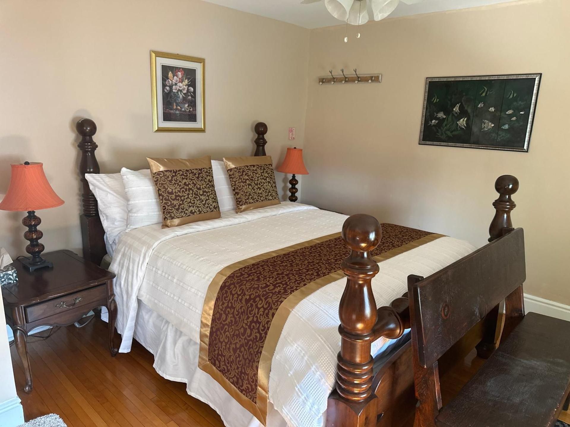 Superior Suite with Queen Bed