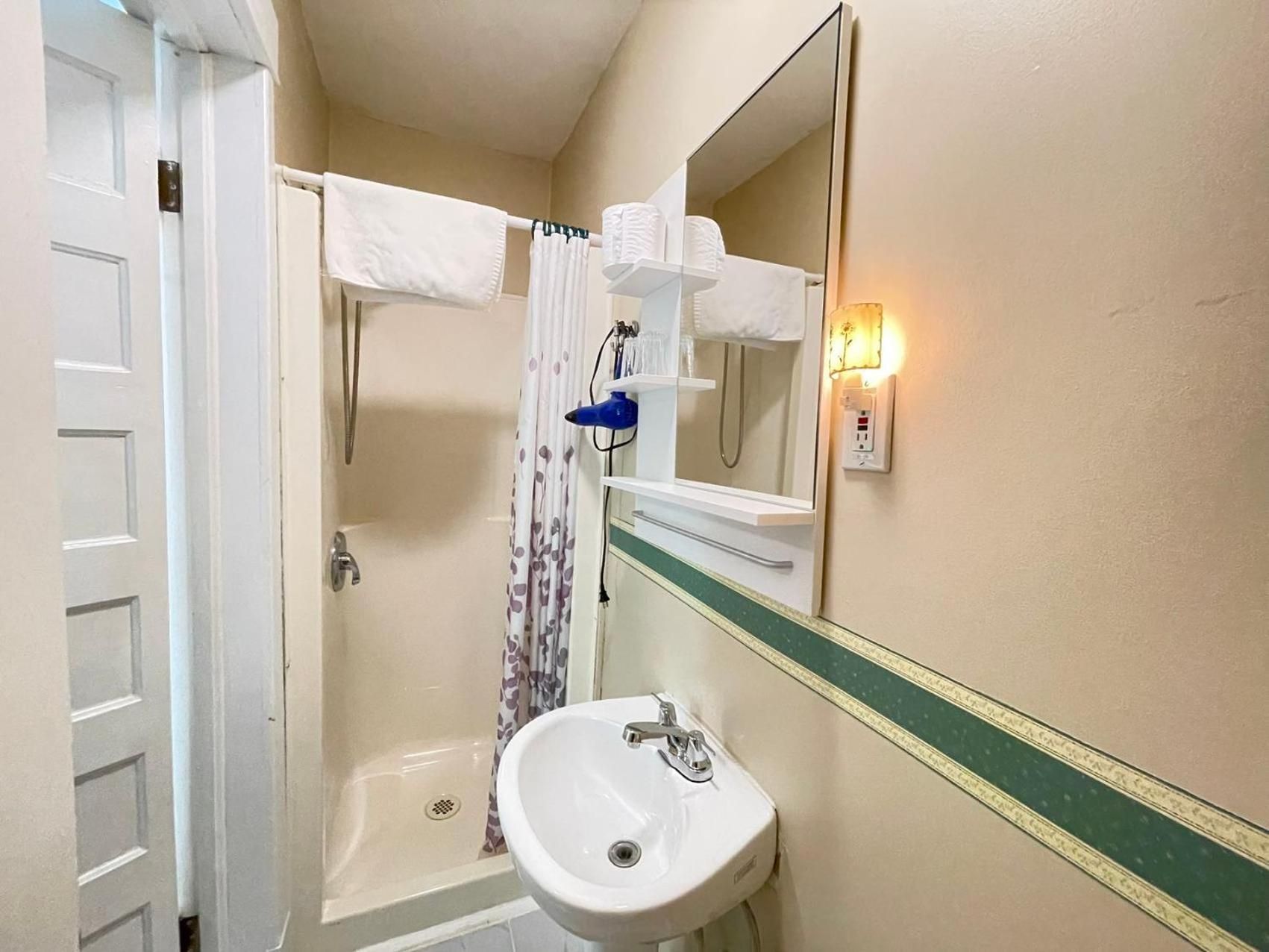 Deluxe Double Room with Shower