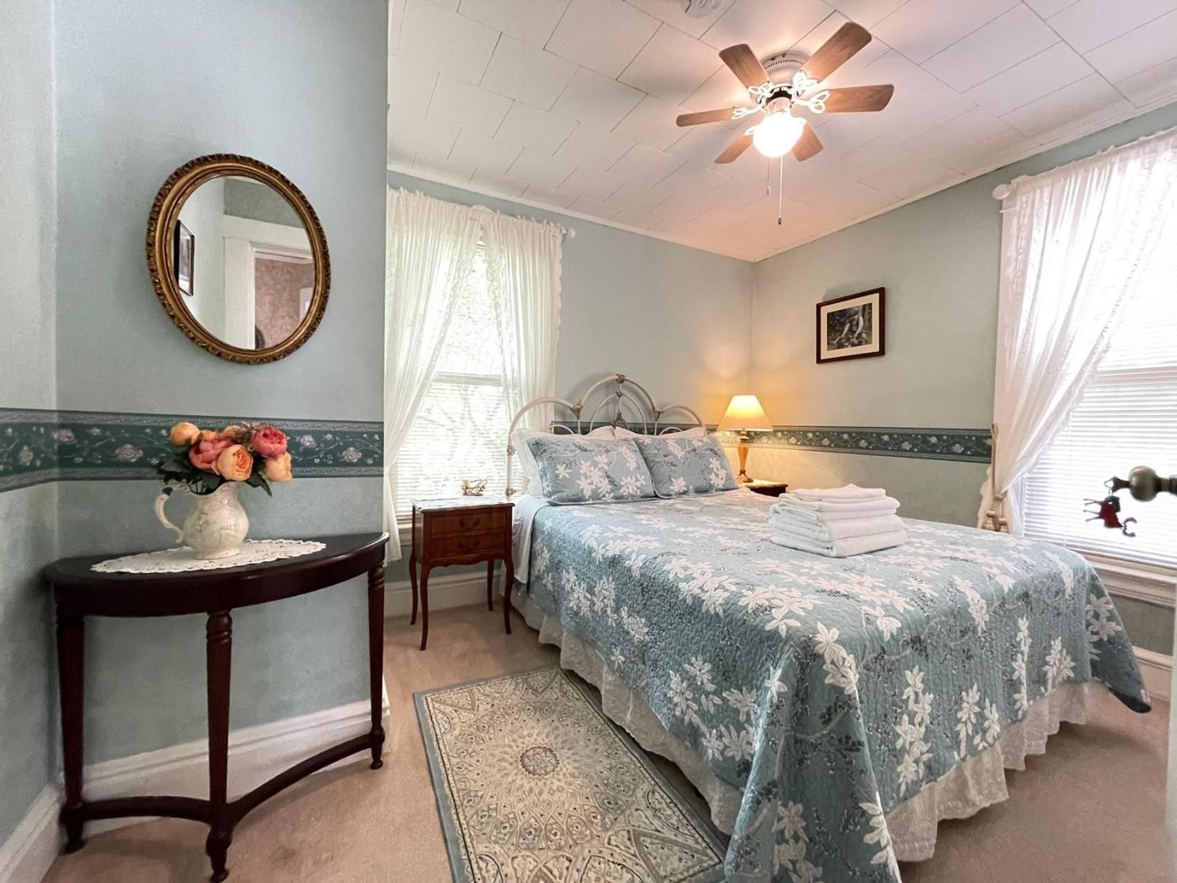 Deluxe Double Room with Shower