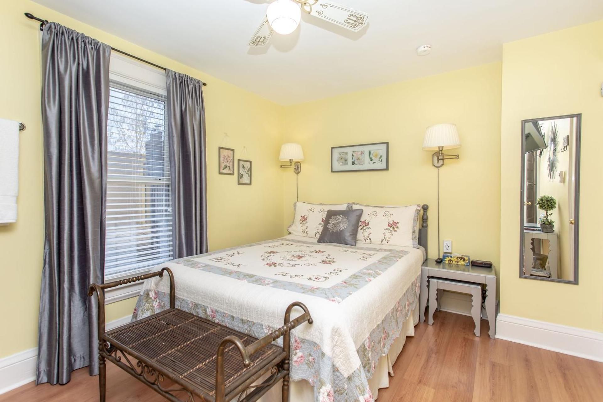 Queen Room - Yellow Room