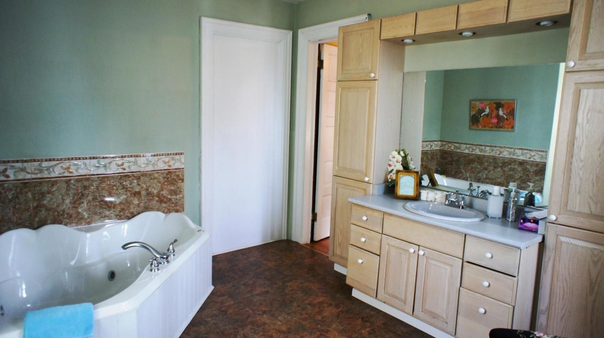 King Room with Spa Bath