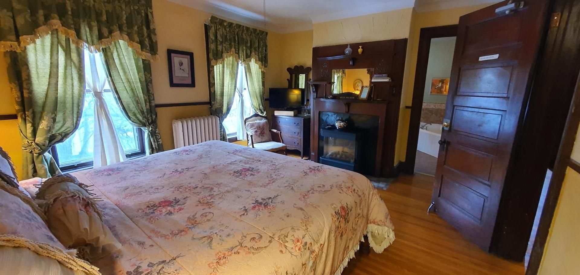 King Room with Spa Bath