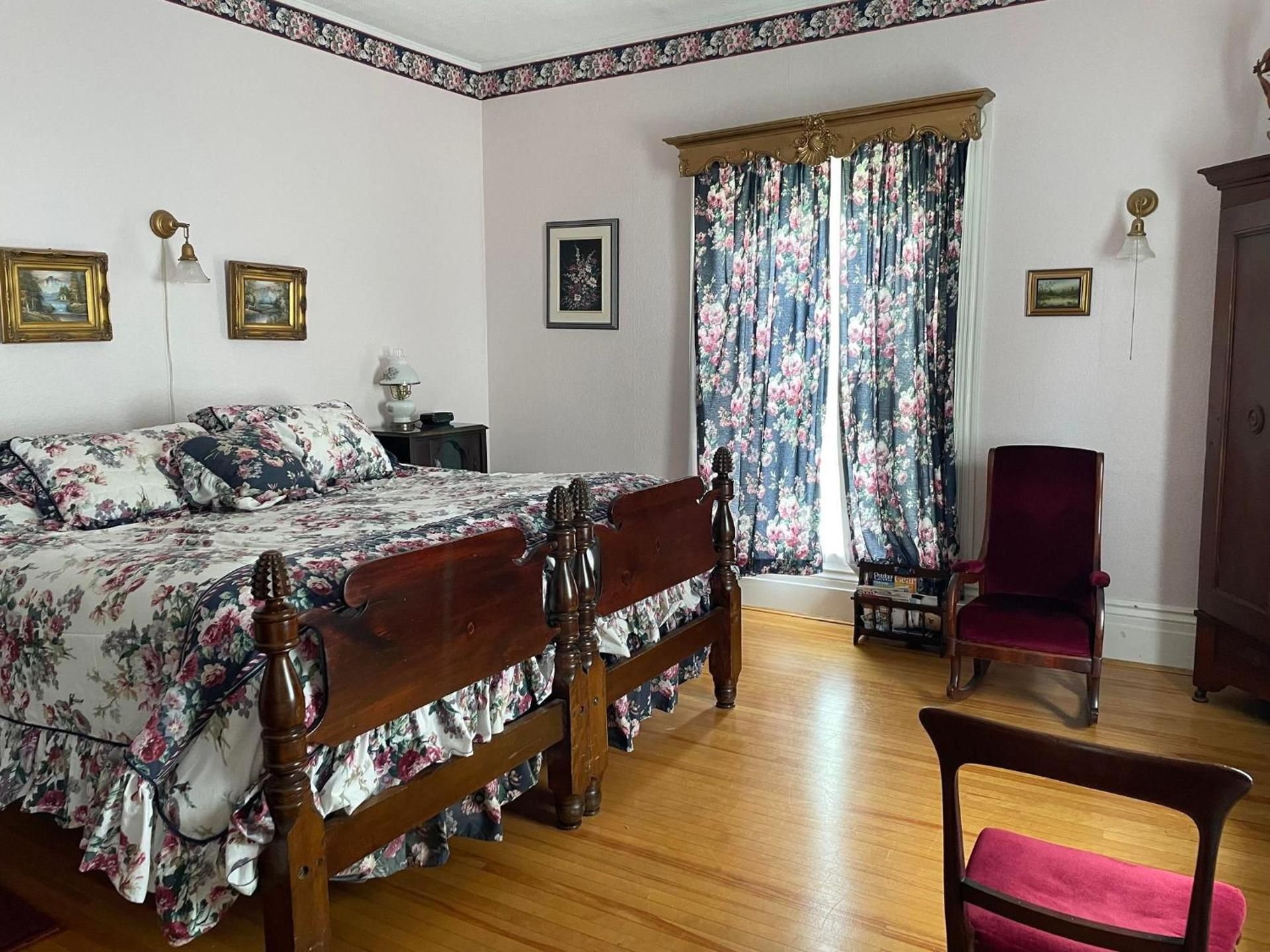 Marshlands Inn Deluxe Family Room 2