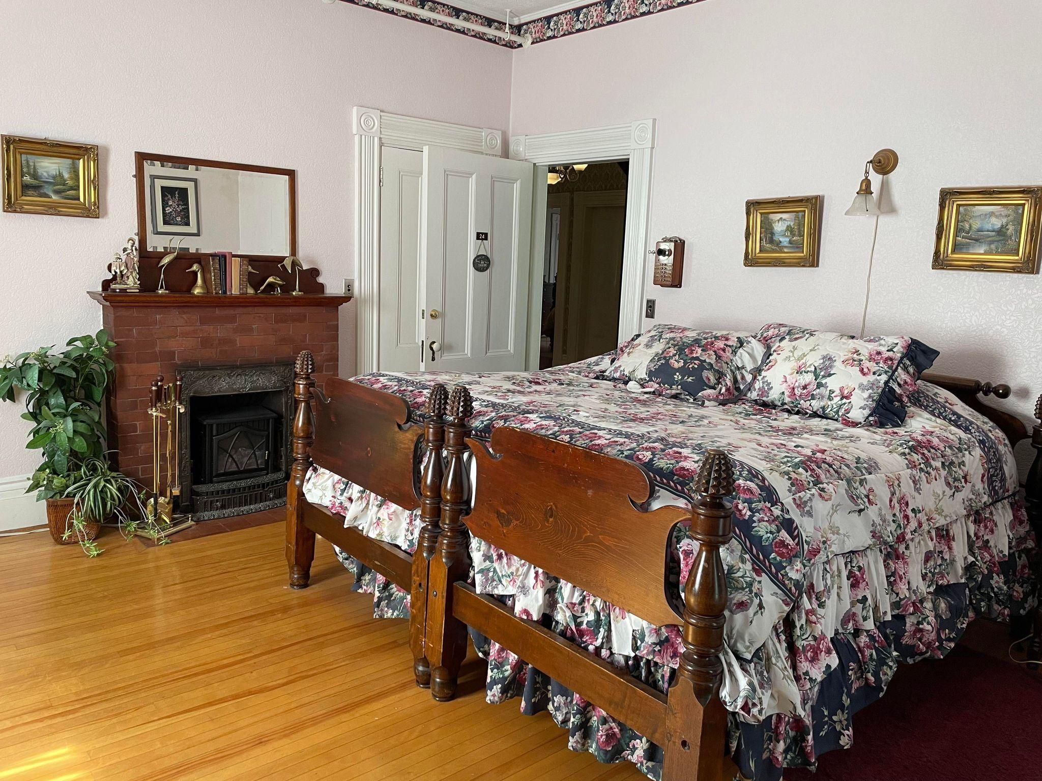 Marshlands Inn Family room-Ensuite-Deluxe-King