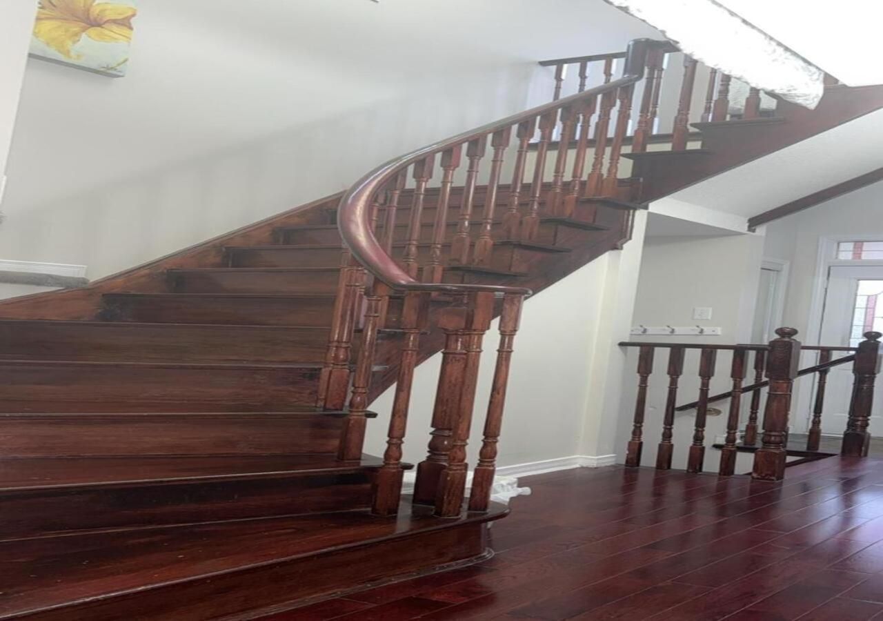 Bright Queen Room close to Sheridan College and Airport