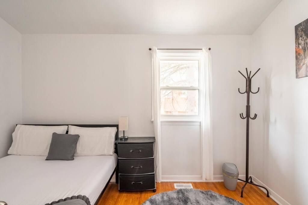 Standard Queen Room