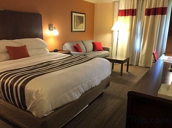 1 King Bed, Non-Smoking