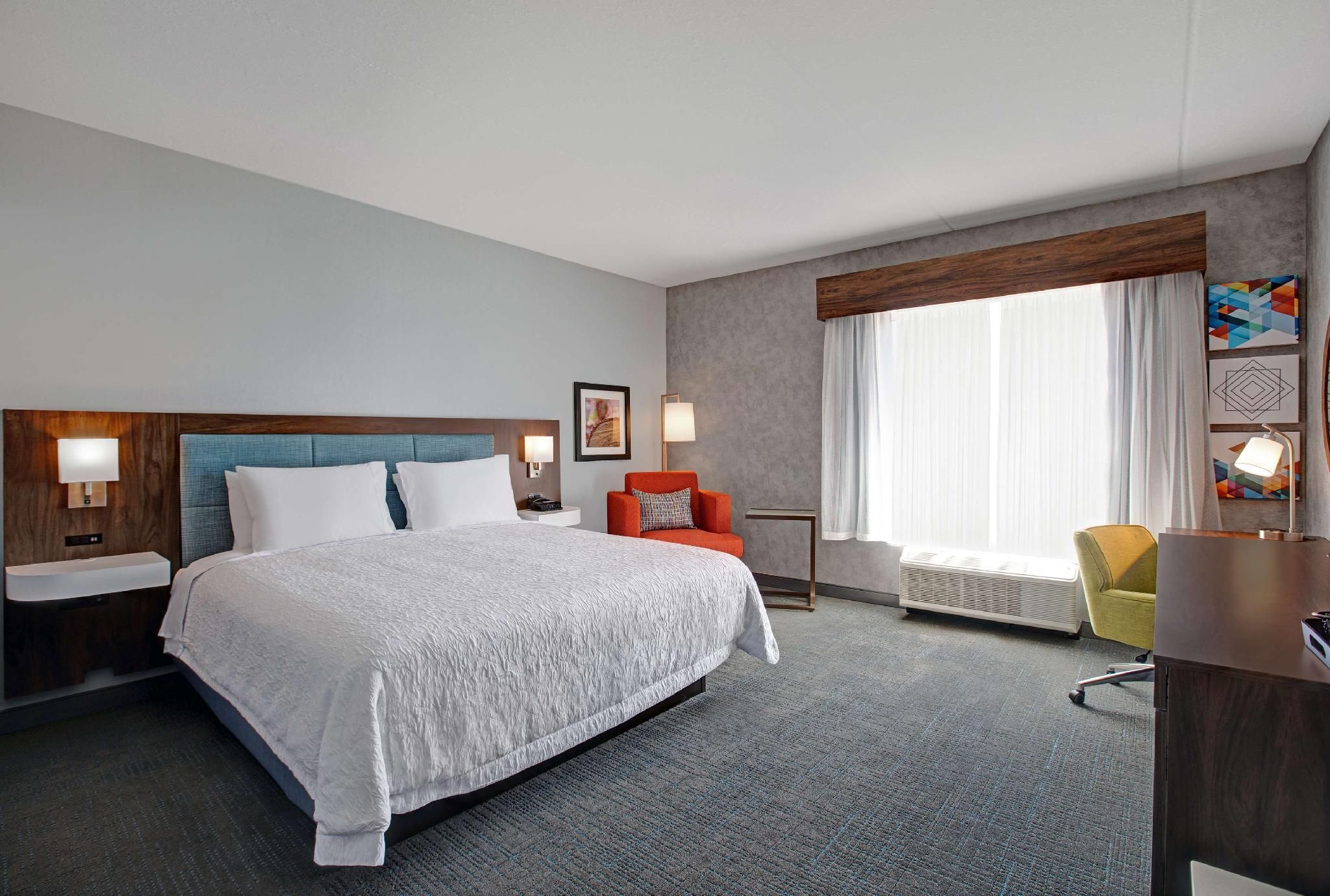 1 KING MICROWV/FRIDGE/WET BAR STUDIO SUITE NS