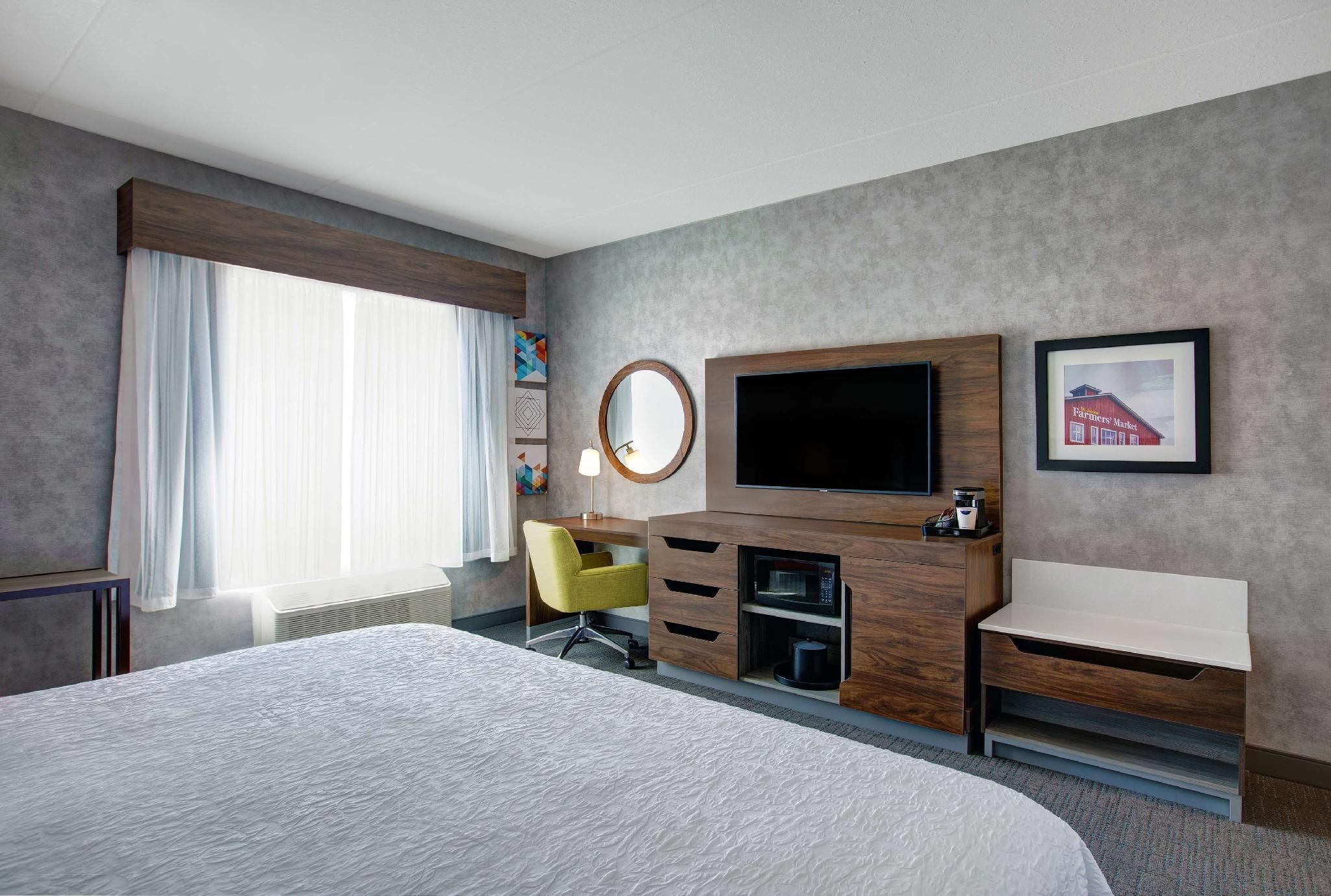 1 King Room W Microwave And Fridge