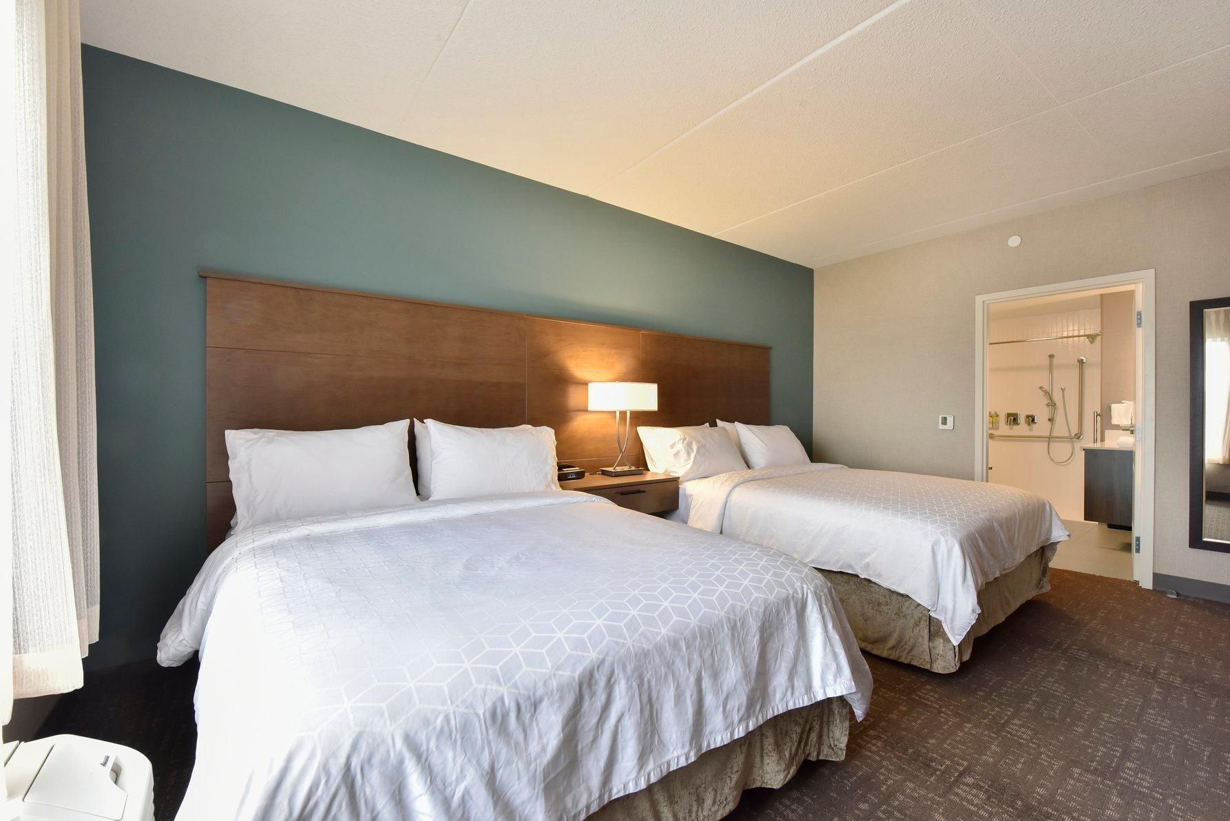 2 Queen 1 Bedroom Suite Comm Accessible Roll Shower