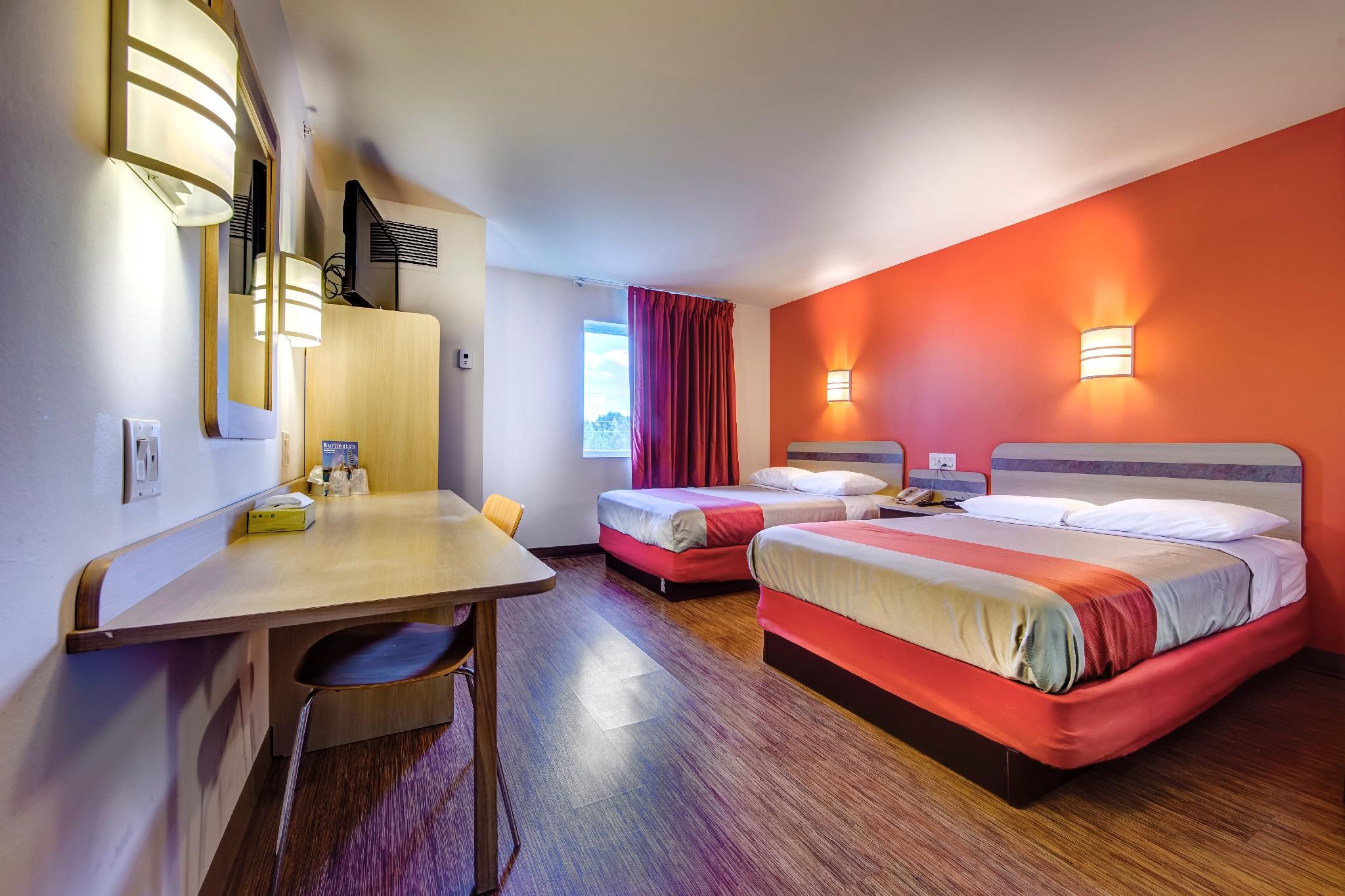 Motel 6 Burlington, ON - Toronto West - Oakville 2 Full Beds Non-Smoking 2