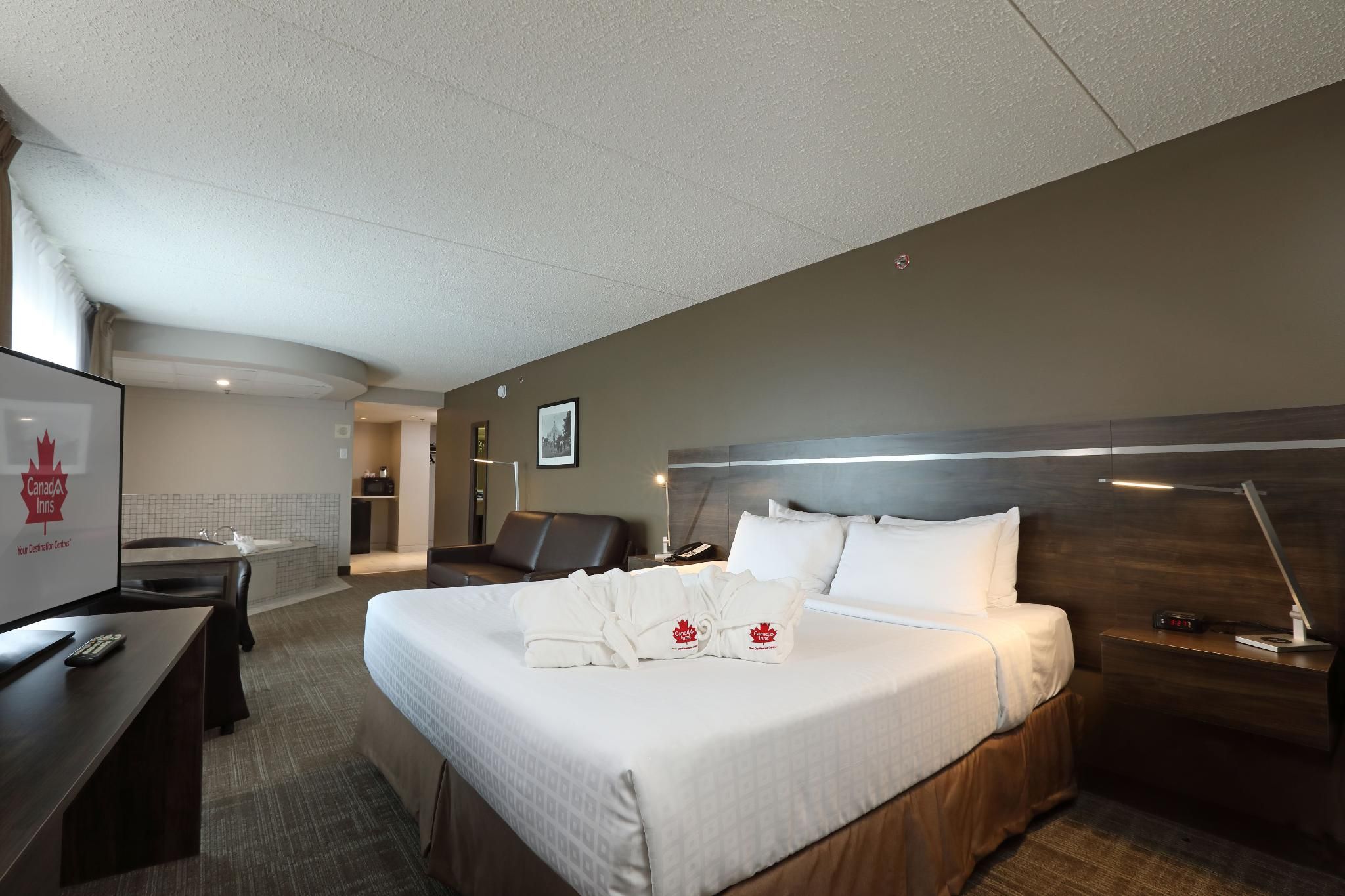 Canad Inns Destination Centre Brandon King Jacuzzi Room