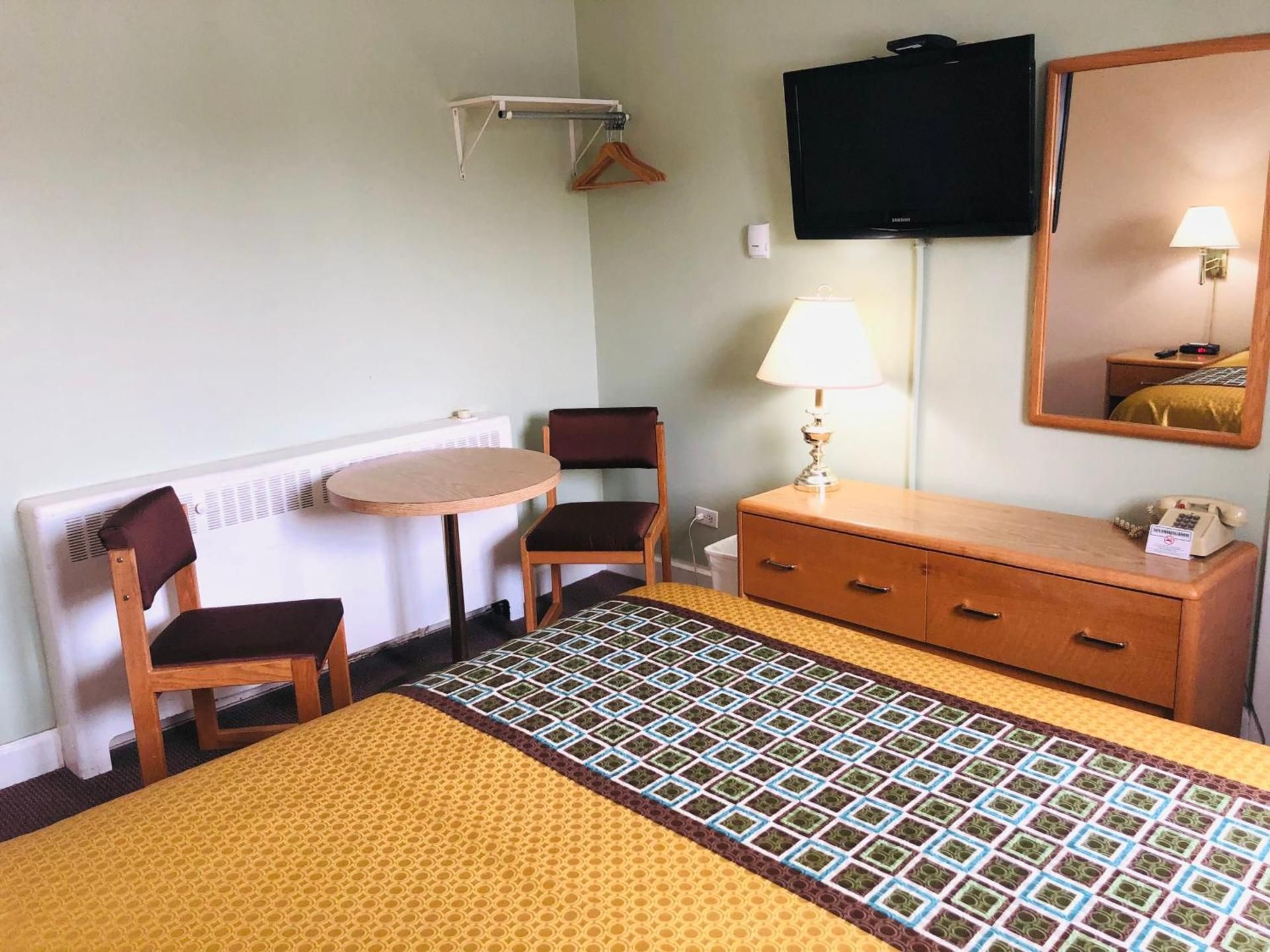 2 Queen Beds Suite with Kitchen and Kitchenette