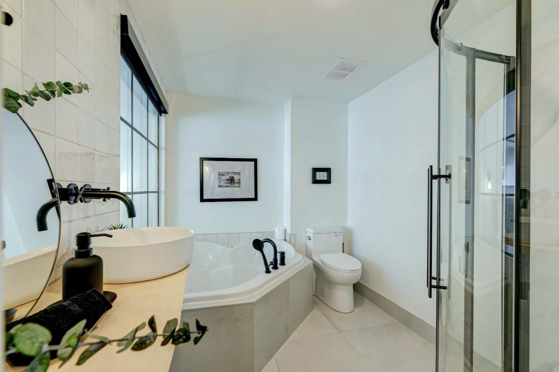 Deluxe Suite with Spa Bath