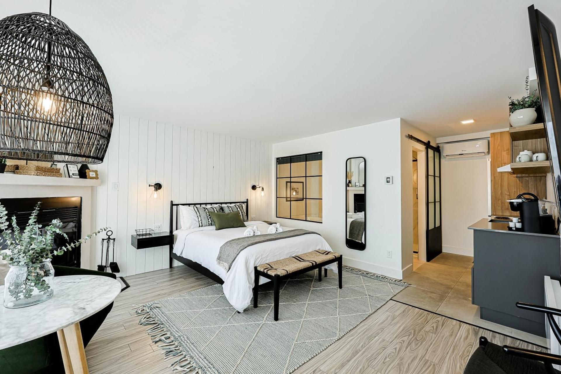 Queen Room with Spa Bath