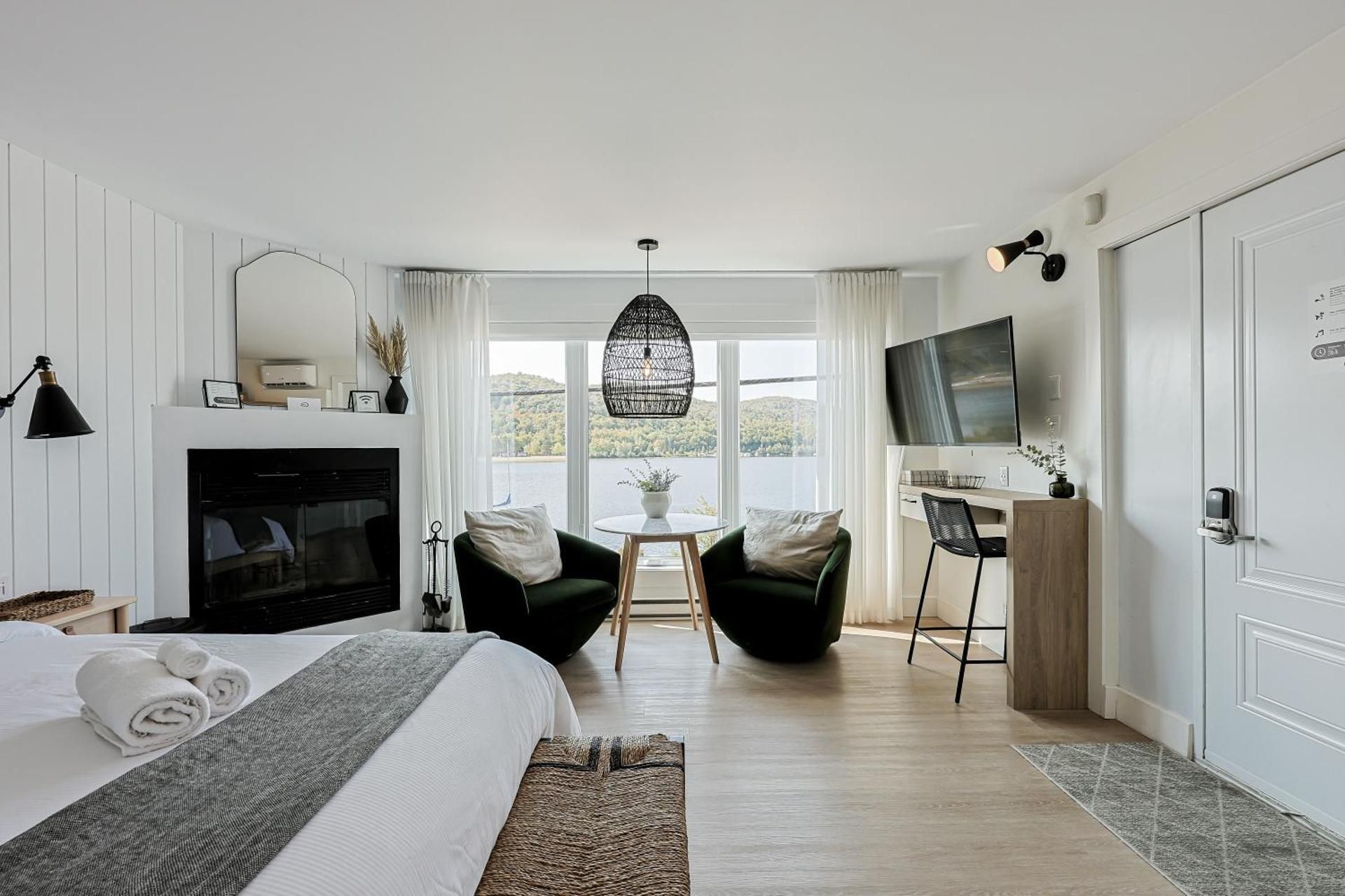 Deluxe Suite with Spa Bath