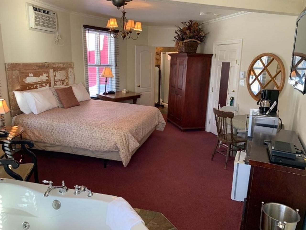 King Room with Spa Bath