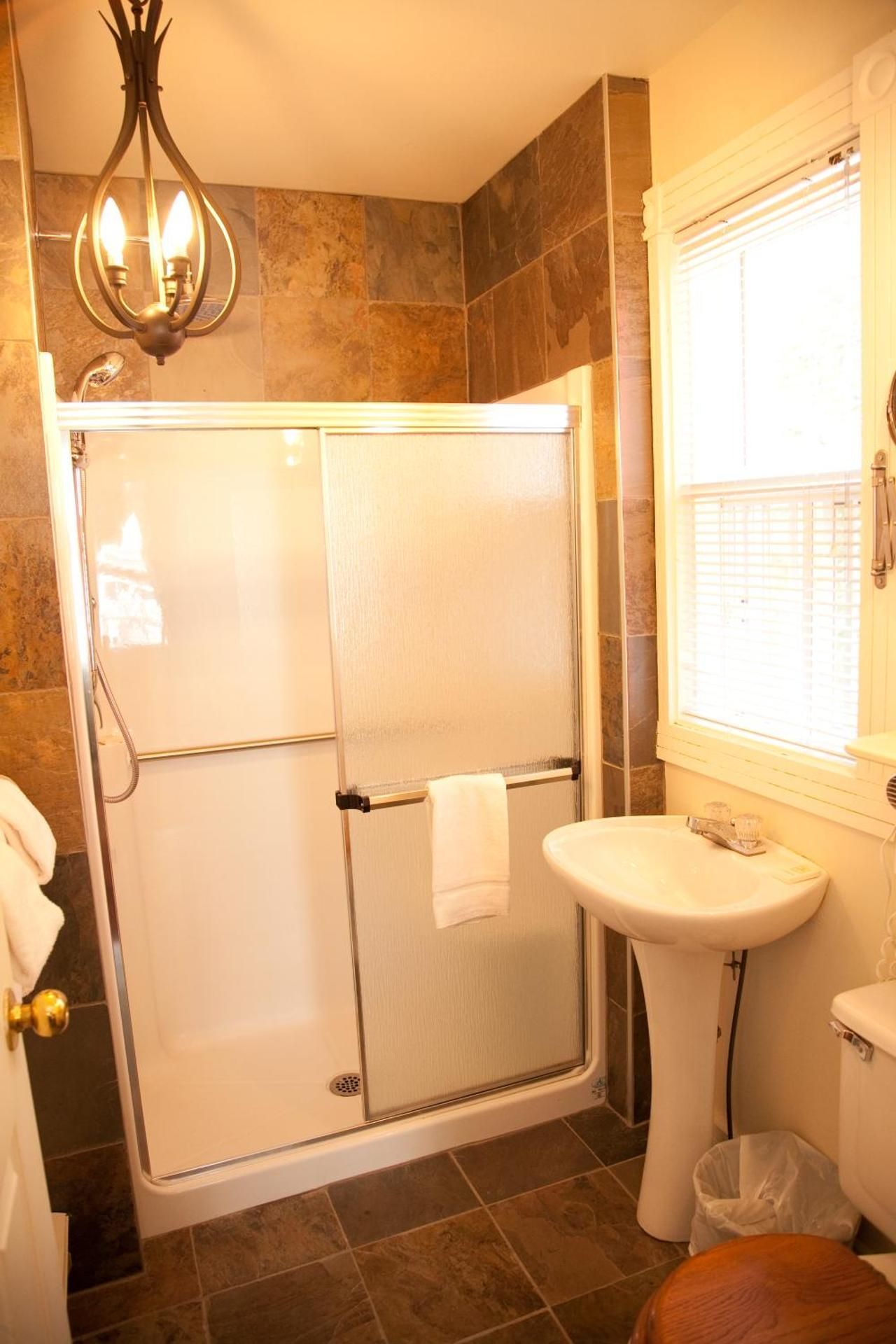 Queen Room with Spa Bath