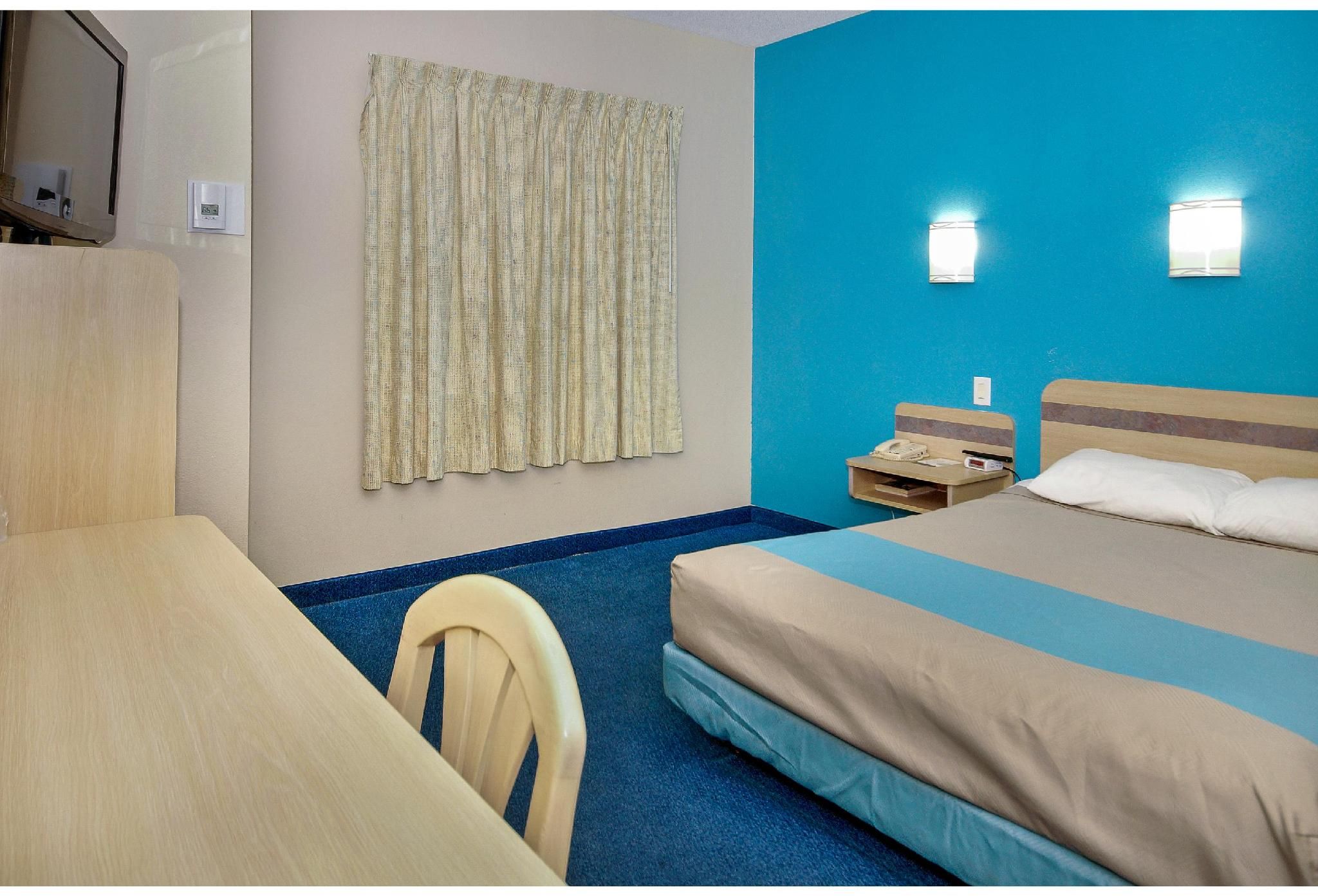1 Queen Bed | ADA/RI Shower/Non-Smoking