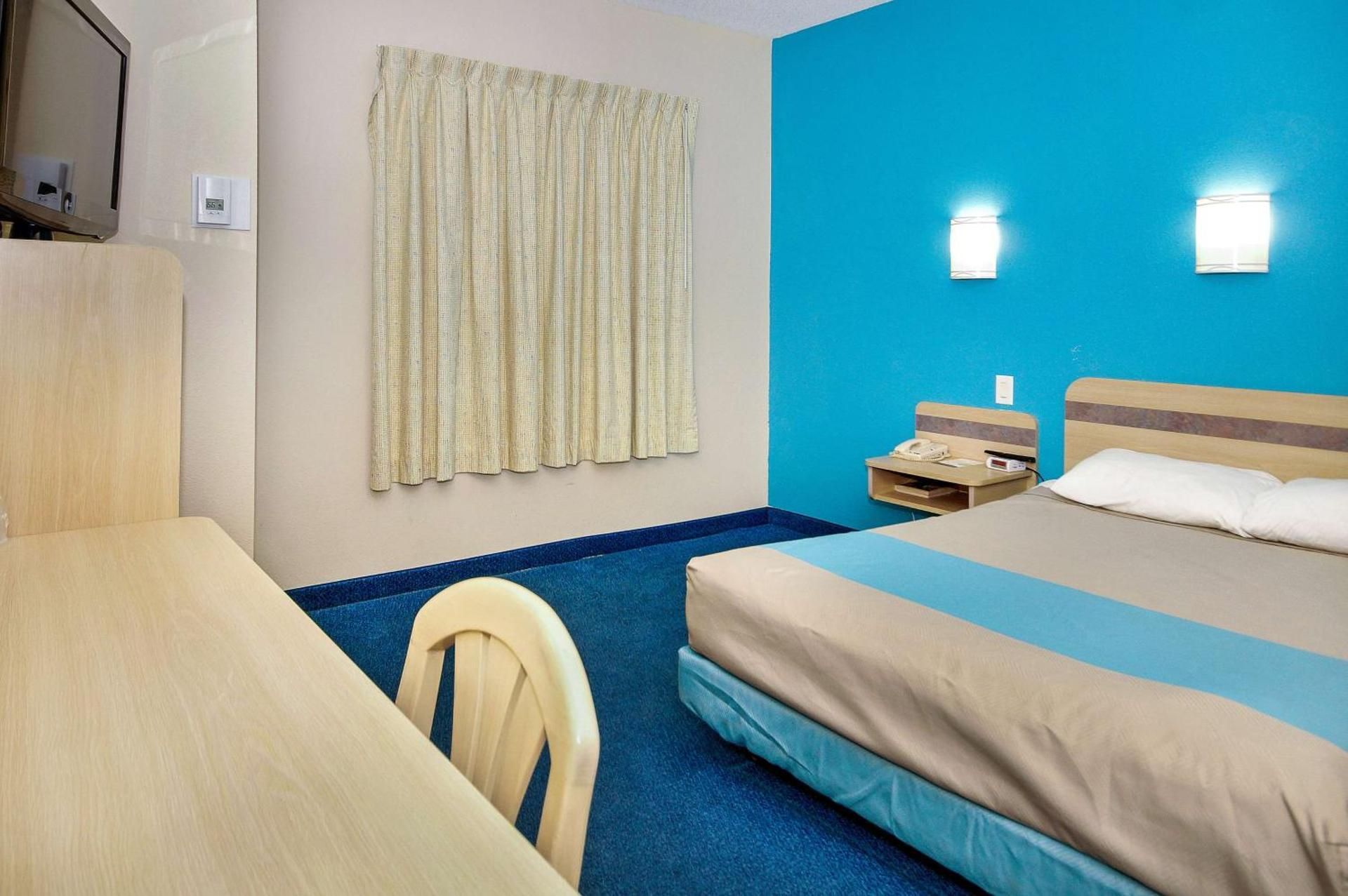 1 Queen Bed | Non-Smoking