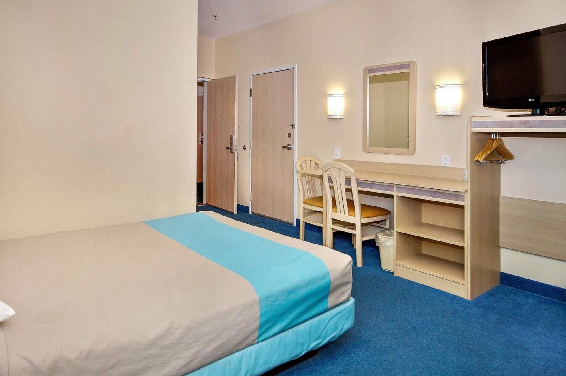 1 Queen Bed | Non-Smoking