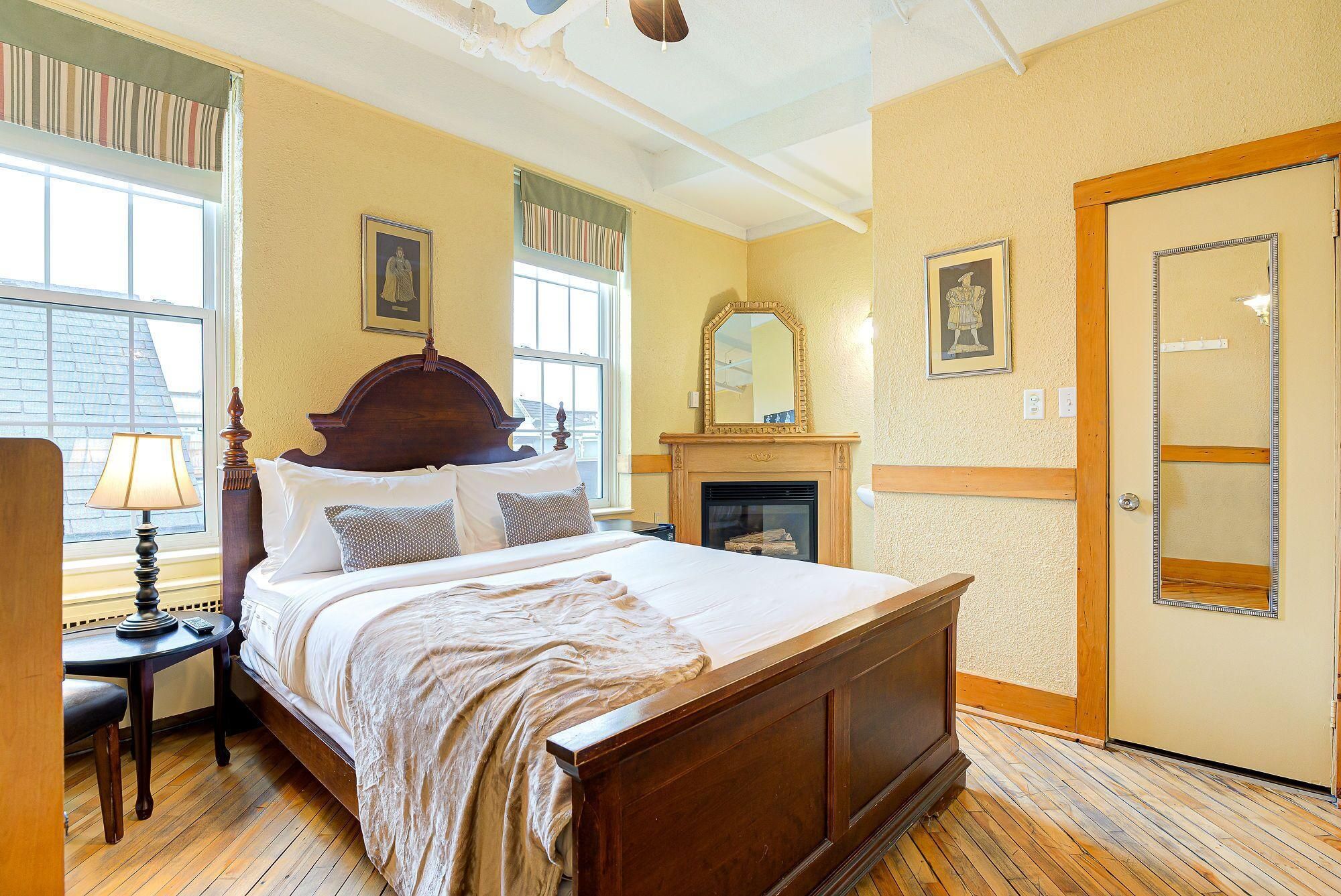 Queen Room