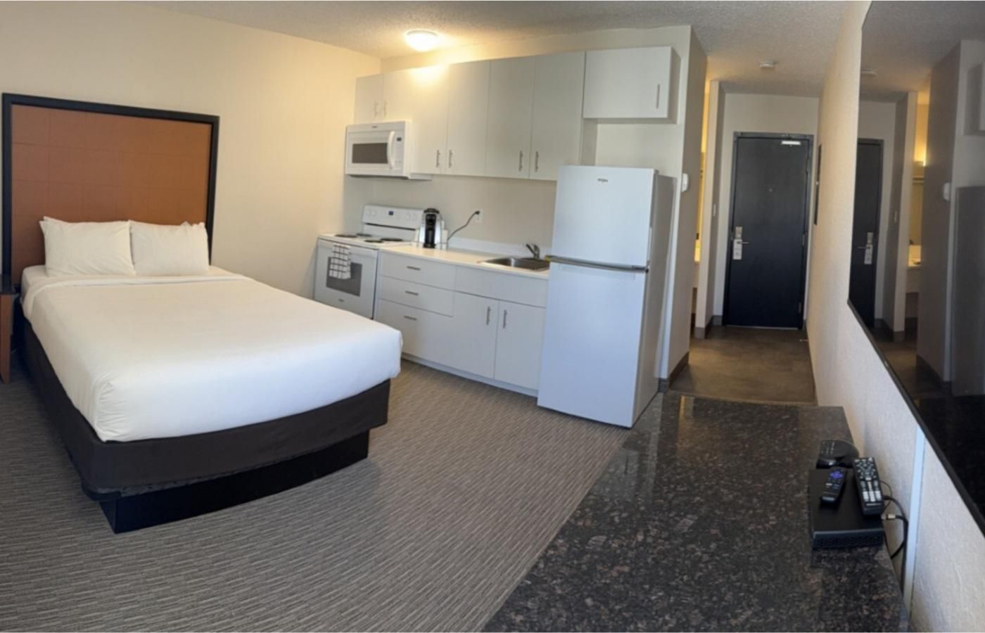 Kitchenette Suite - 1 Queen Bed
