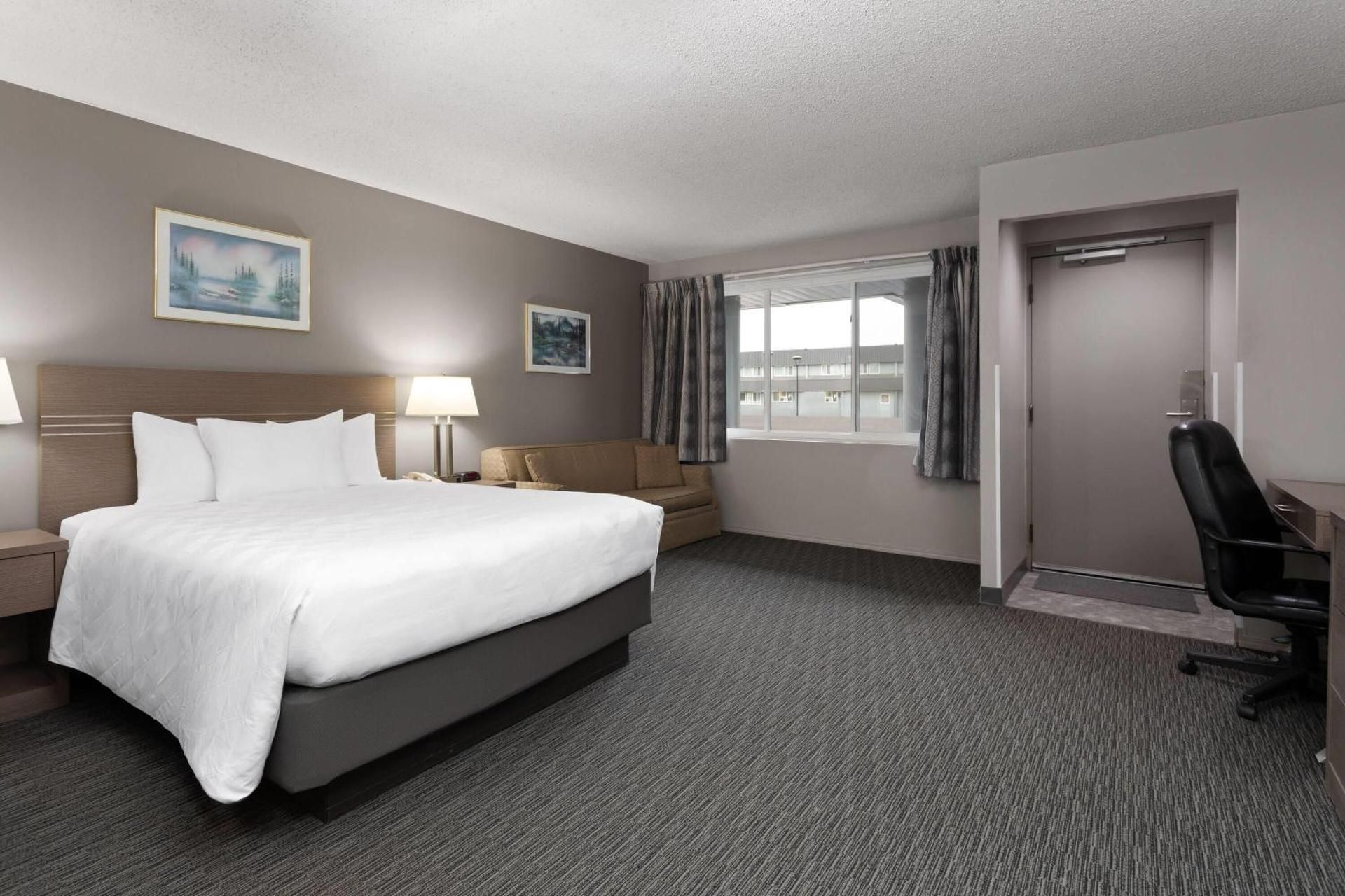 1 King Bed, Deluxe Room, Full Kitchen, Ground Floor, Smoking