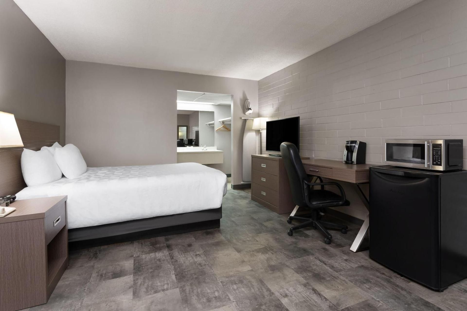 1 Queen Bed, Ground Floor, Non-Smoking