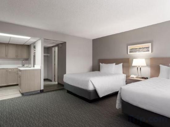 2 Queen Beds, Suite, Full Kitchen, Non-Smoking