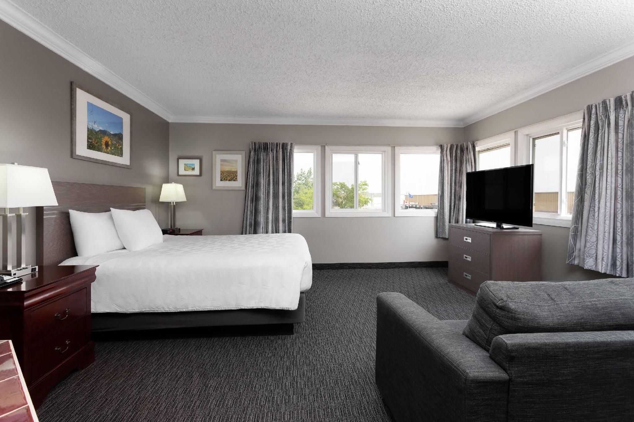 1 Queen Bed, Suite, Jetted Tub, Full Kitchen, Non-Smoking