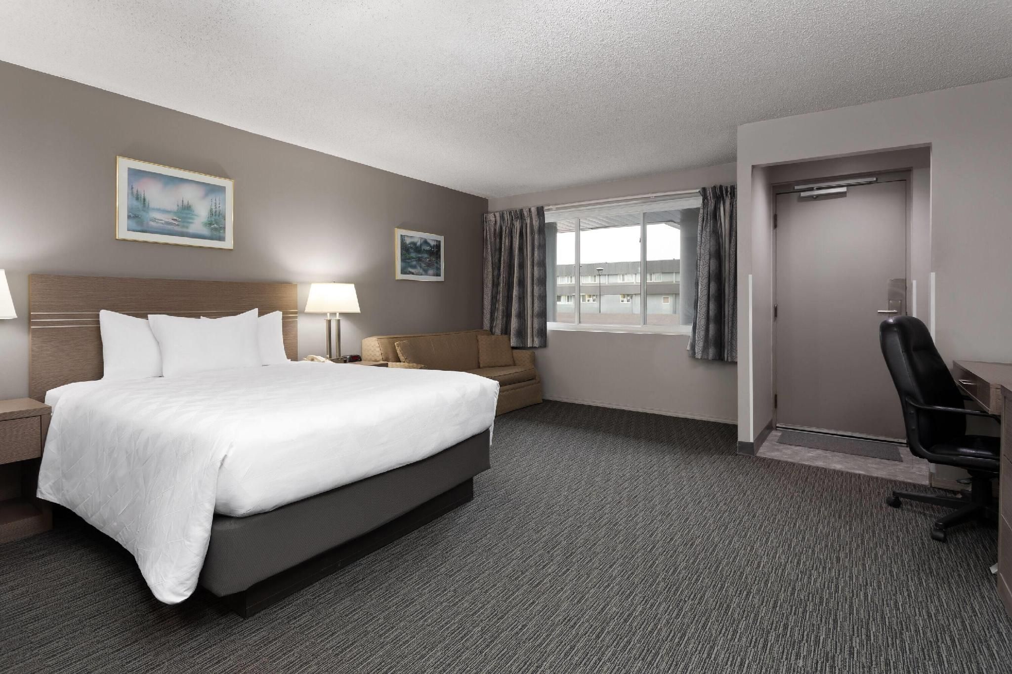 1 Queen Bed, Deluxe Room, Full Kitchen, Ground Floor, Non-Smoking