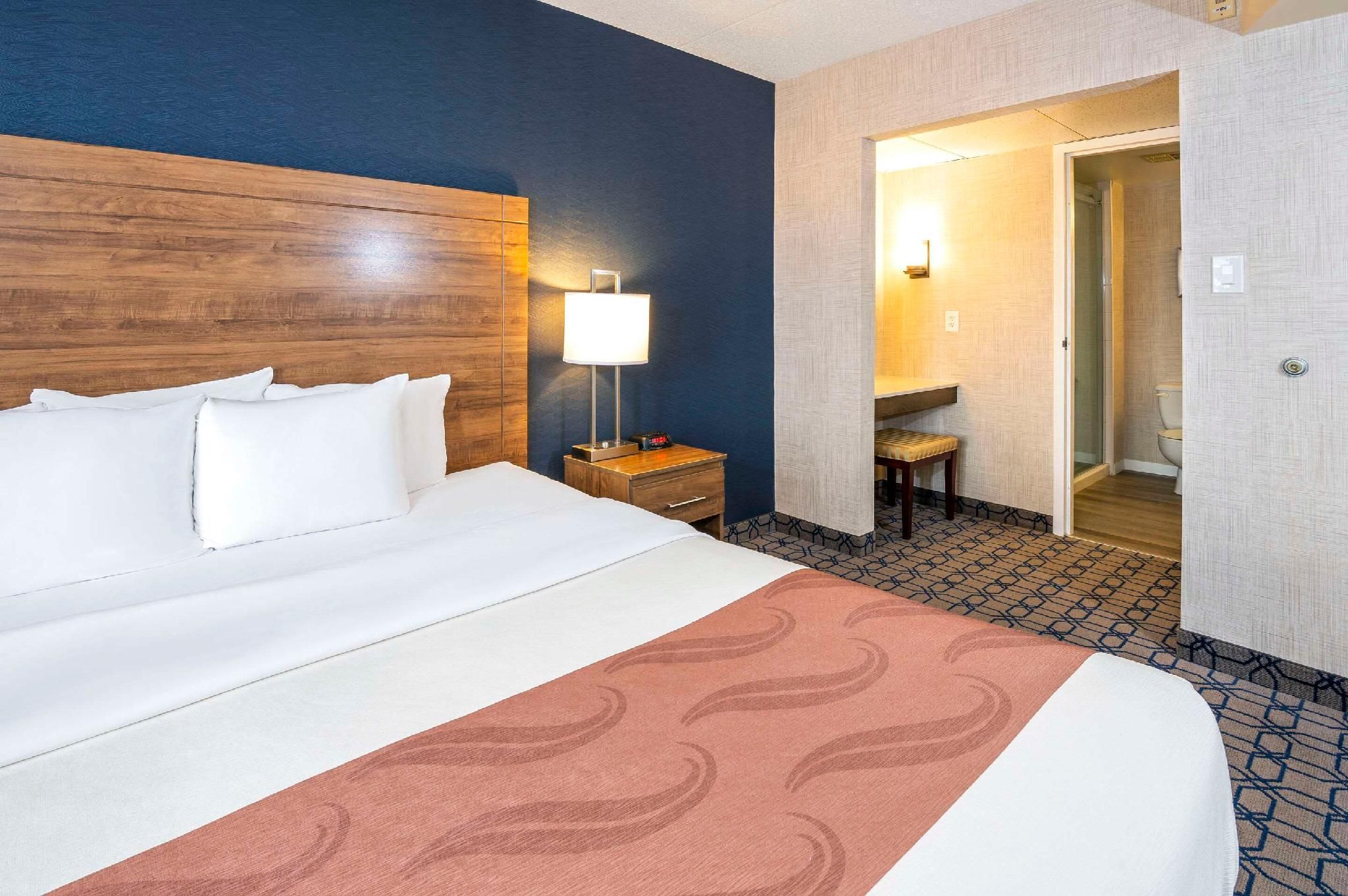 1 King Bed Efficiency, Suite No Smoking, Upgrade