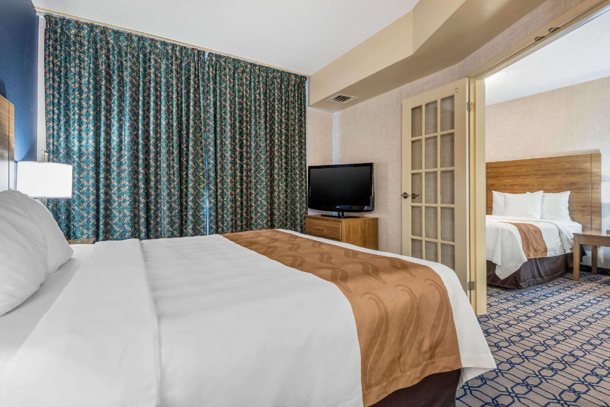 1 King Bed, 1 Double Bed, Suite, Nonsmoking, Upgrade