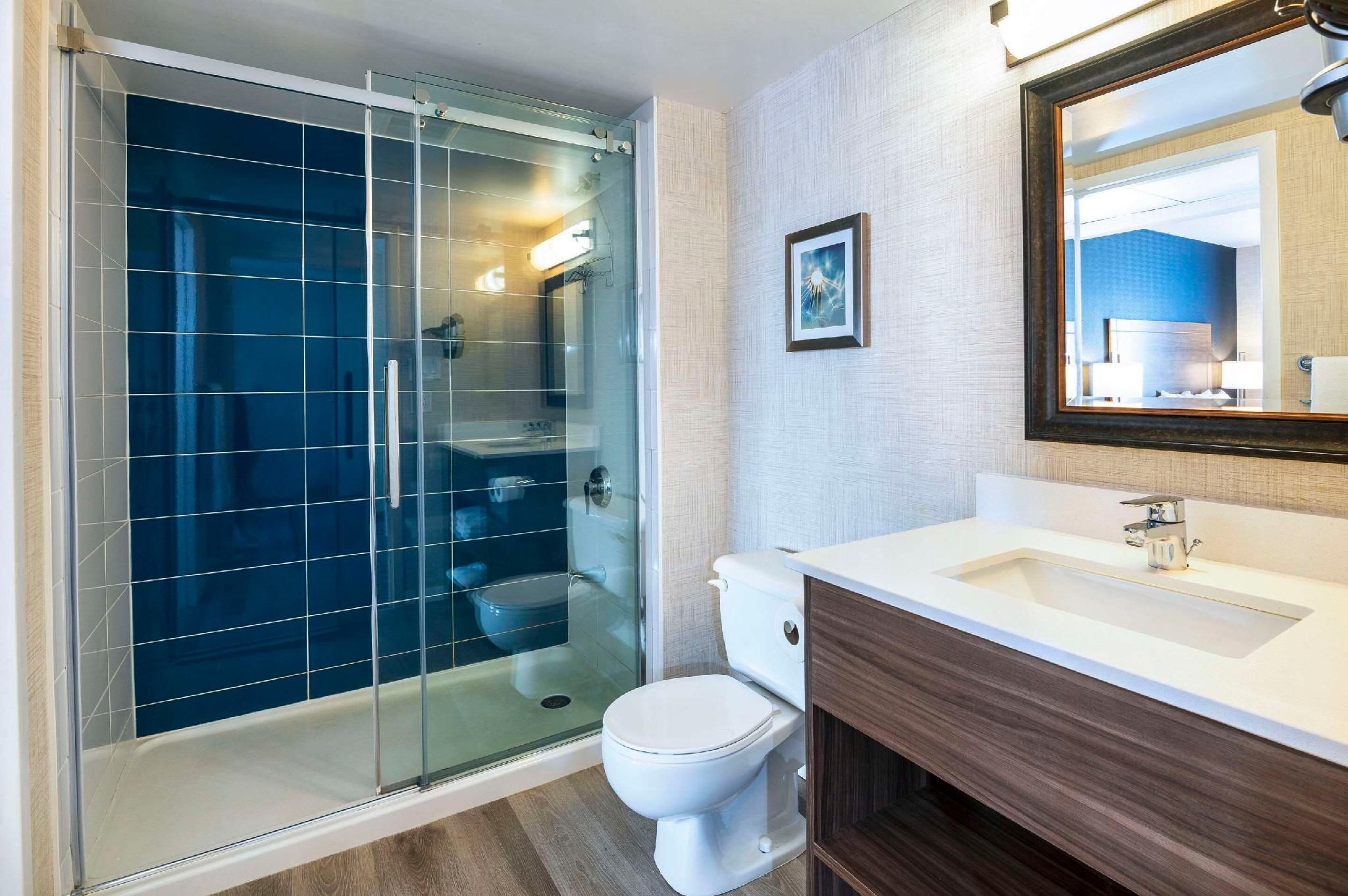 1 King Bed, Suite, Nonsmoking, Upgrade