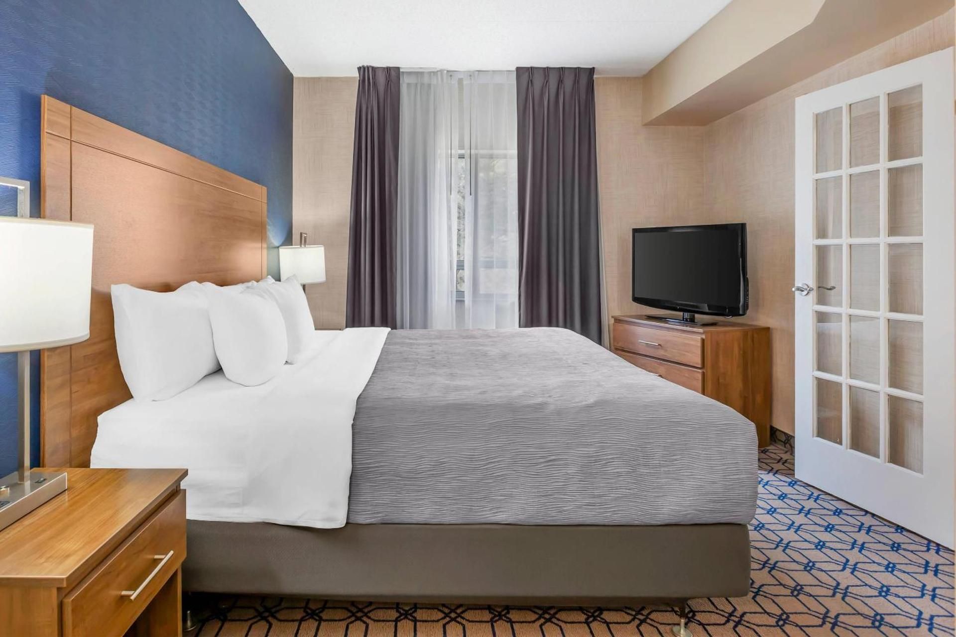 1 King Bed, 1 Double Bed, Suite, Nonsmoking