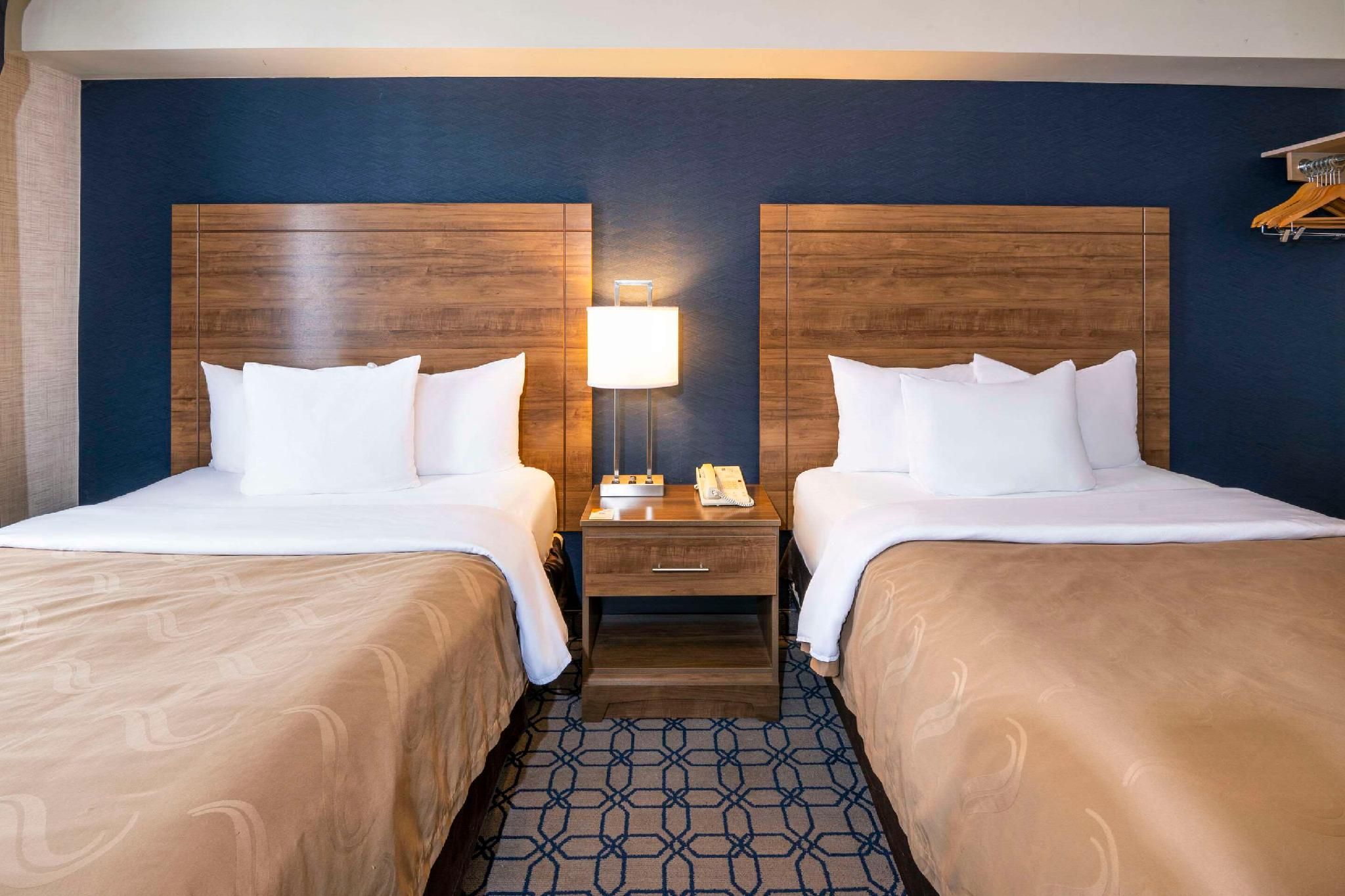 2 Double Beds No Smoking