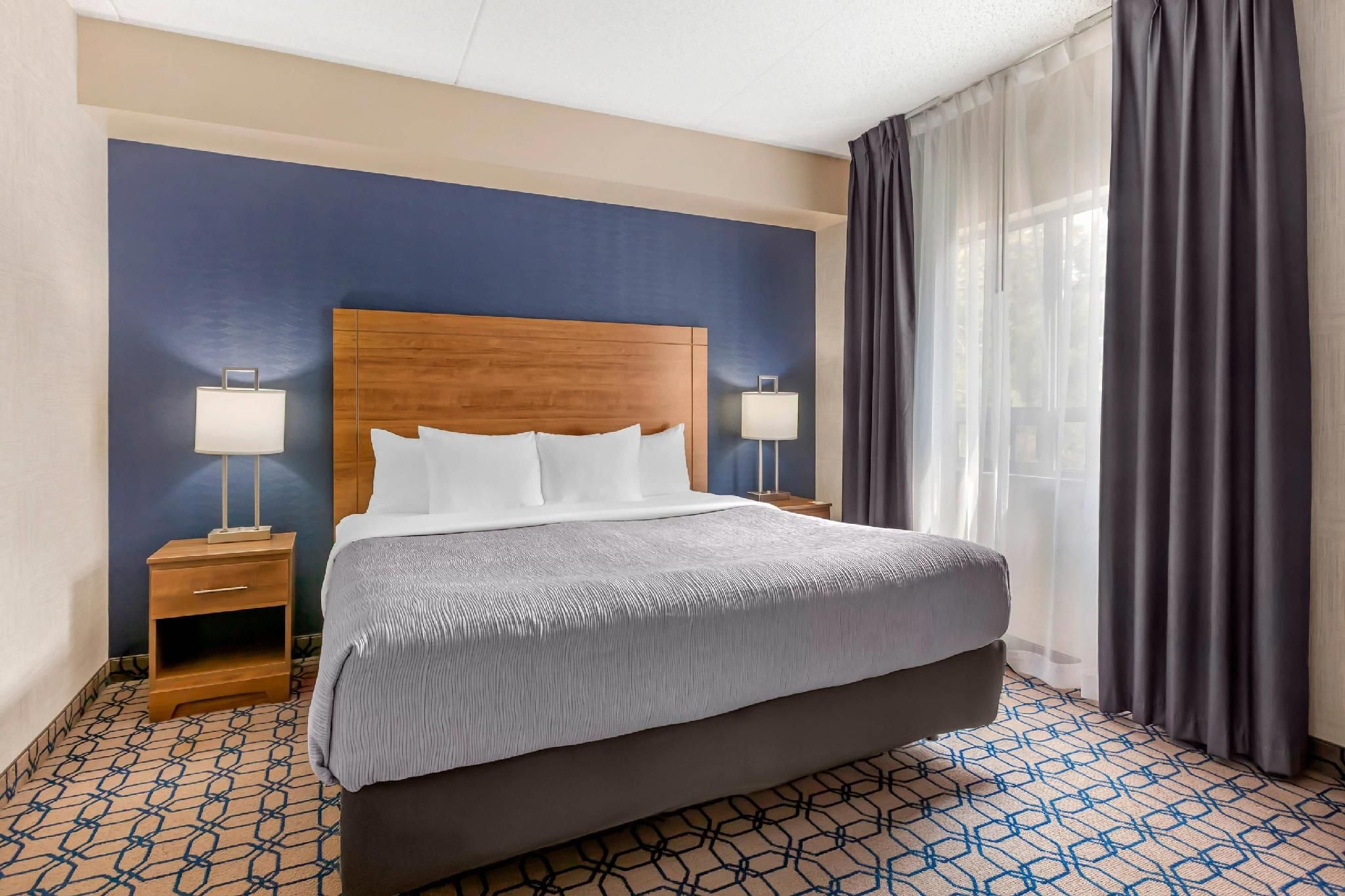 Quality Suites 1 King Bed, Suite, Nonsmoking, Accessible 2