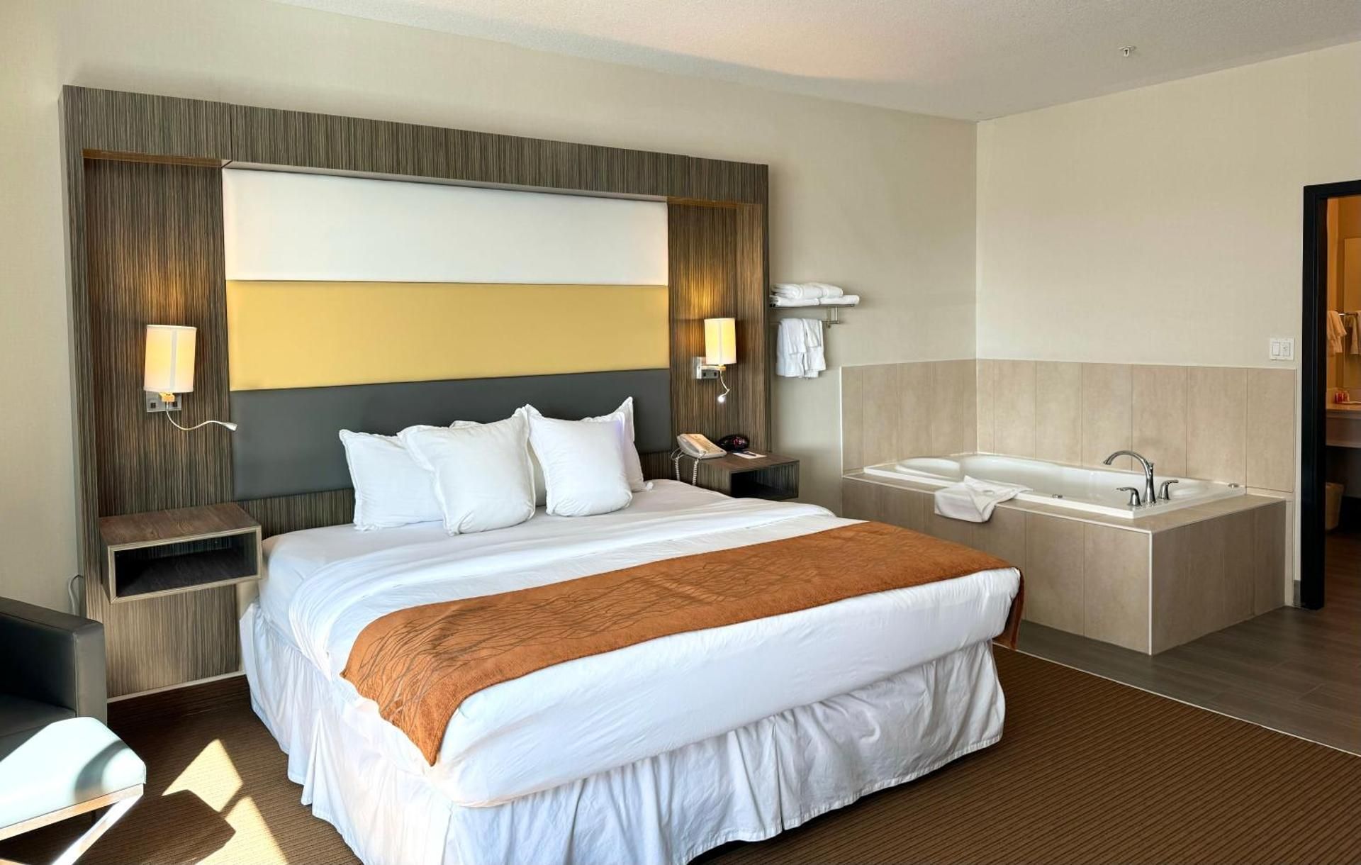 Studio with Spa Bath