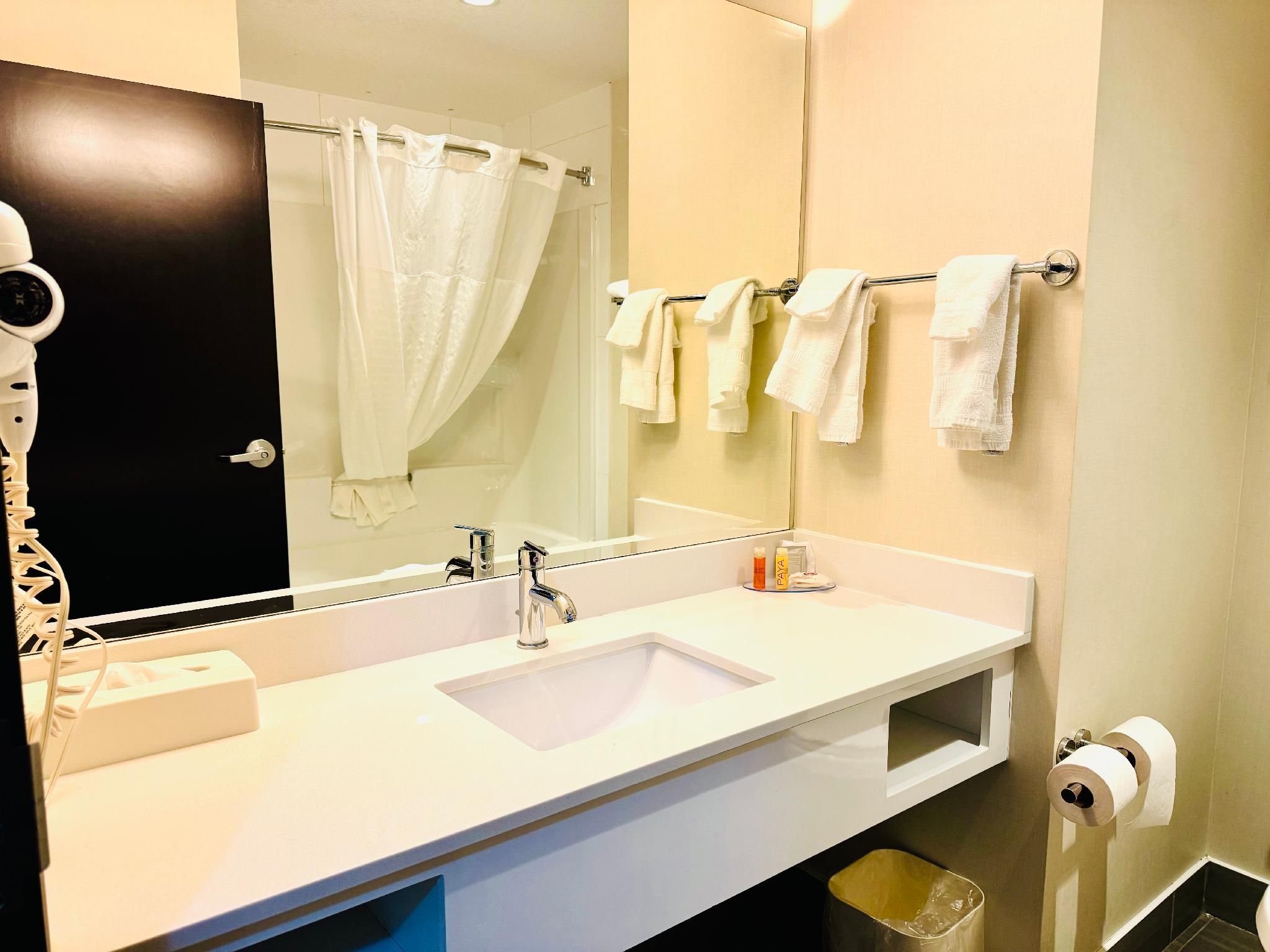 Southfort Inn Two Queen Bed Suite - Non-Smoking 2