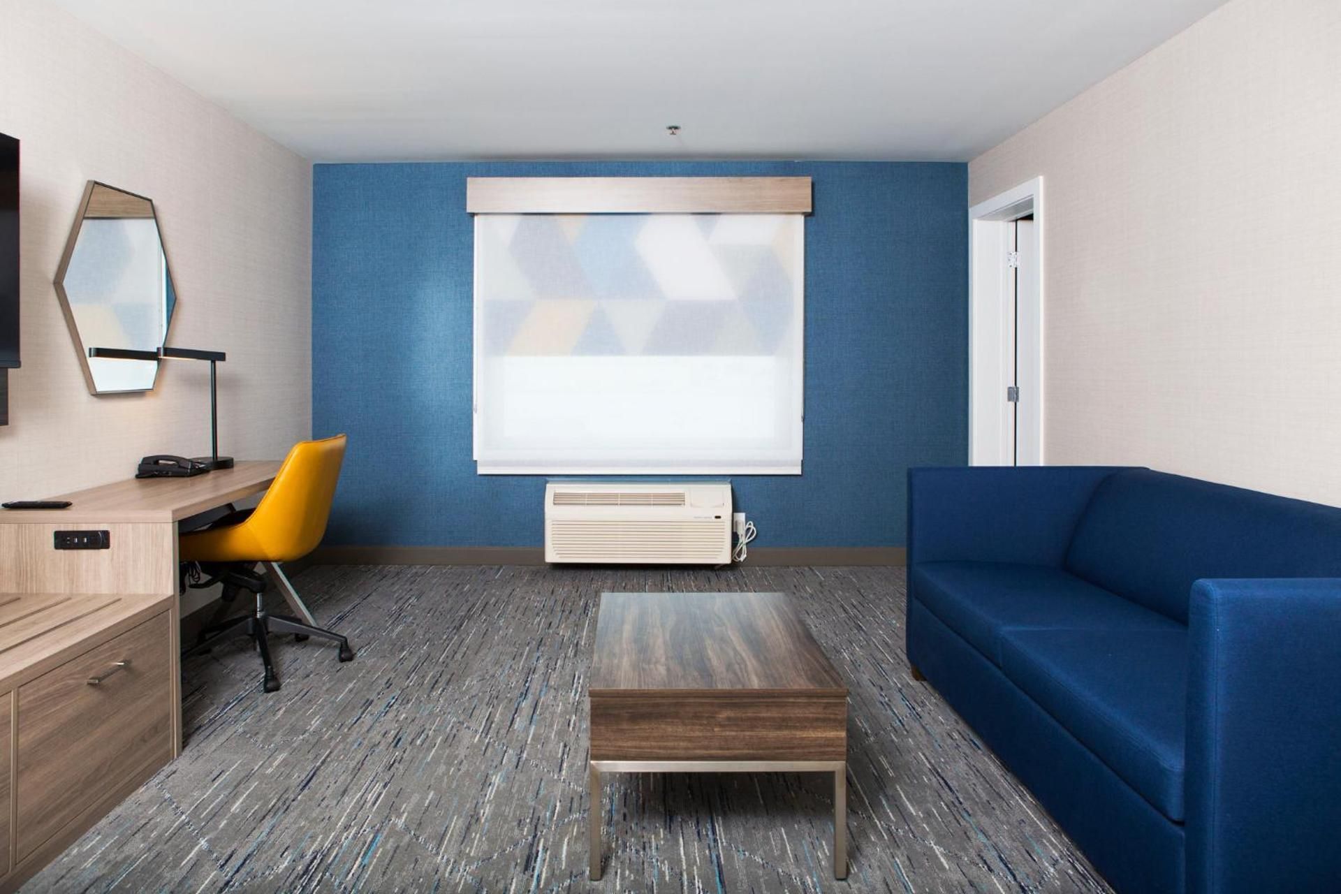 One-Bedroom King Suite with Walk-In Shower and Tub