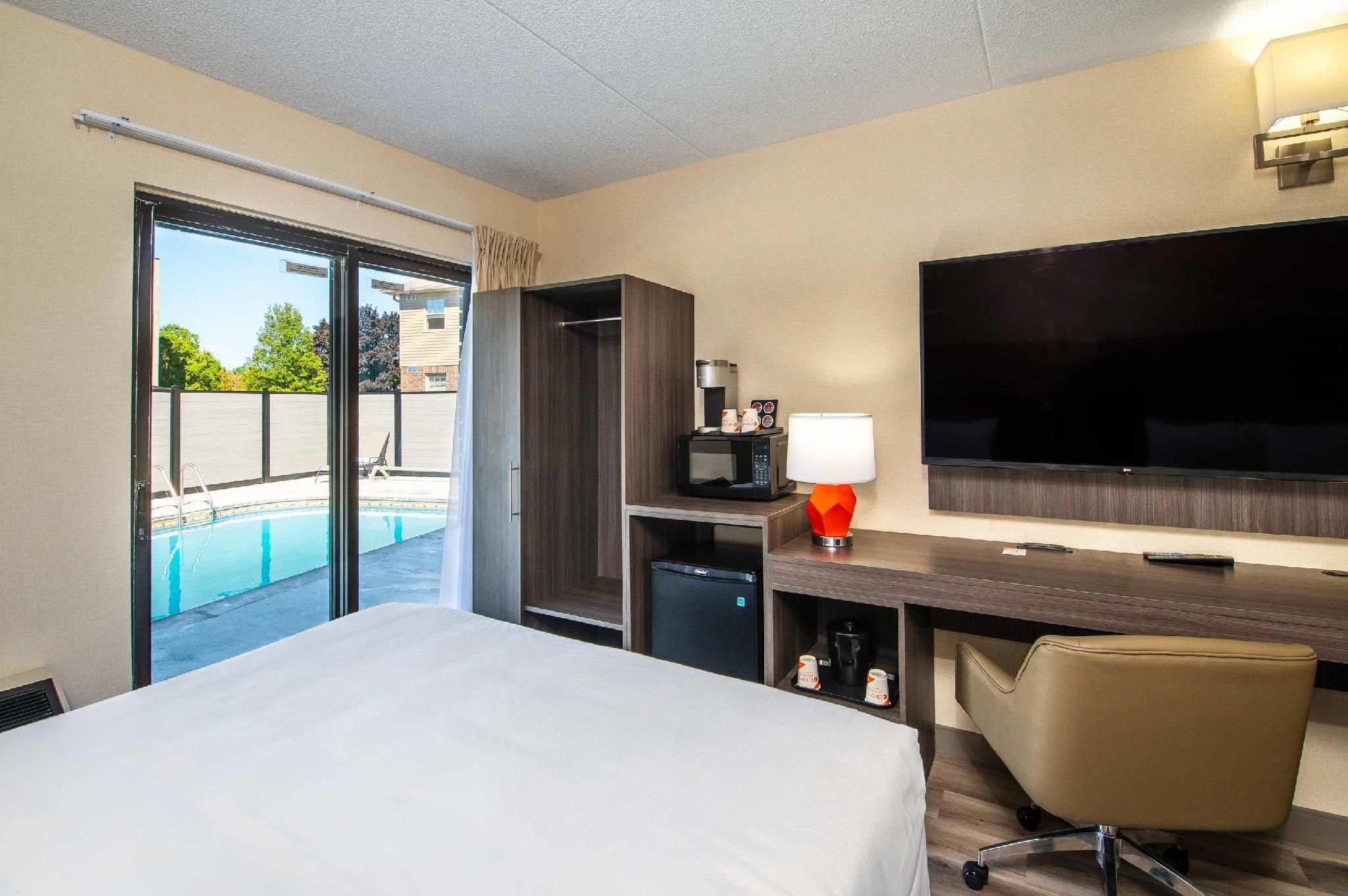 2 Queen Beds, Nonsmoking, Upgrade