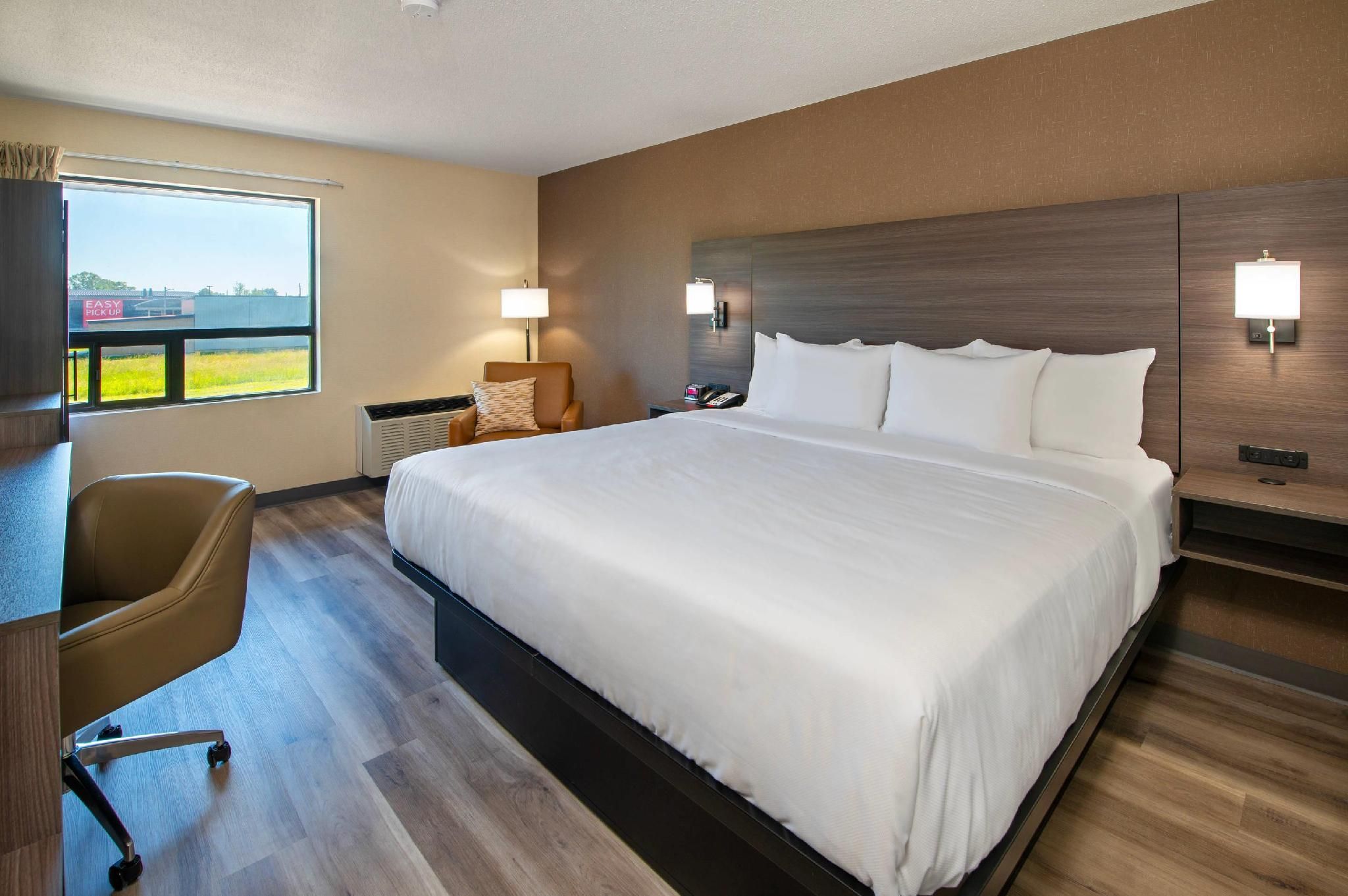 1 King Bed, Nonsmoking