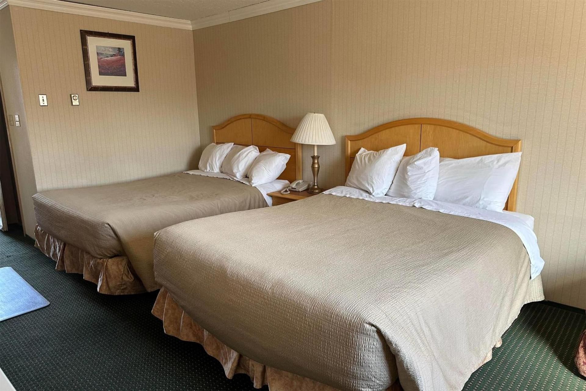 Travelodge by Wyndam Chetwynd 2 Queen Beds, Smoking 3