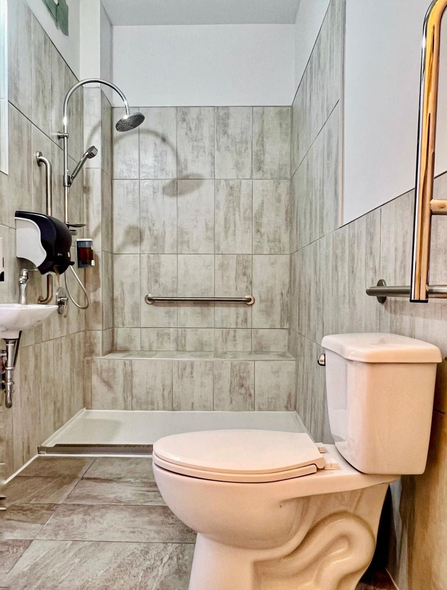 Auberge Le St-Alexis Studio - Disability Access