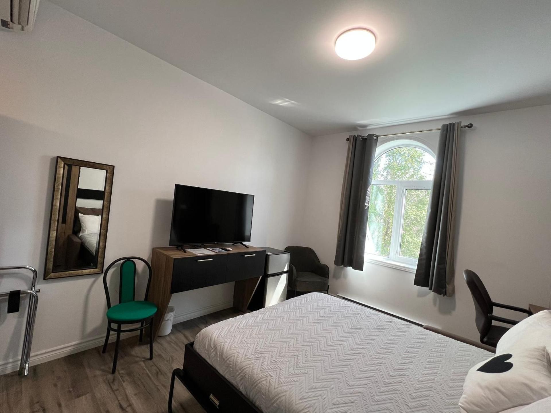 Auberge Le St-Alexis Queen Room 3