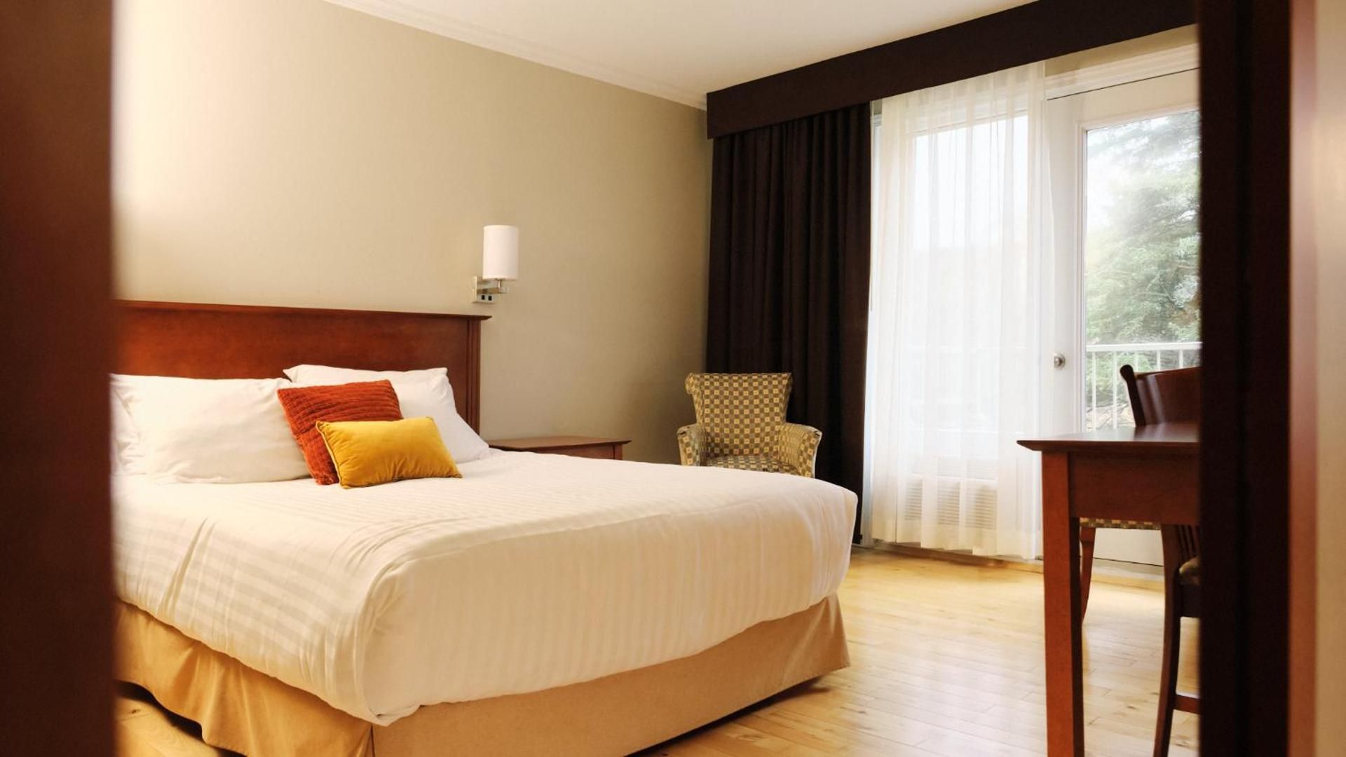 double room with sofa bed