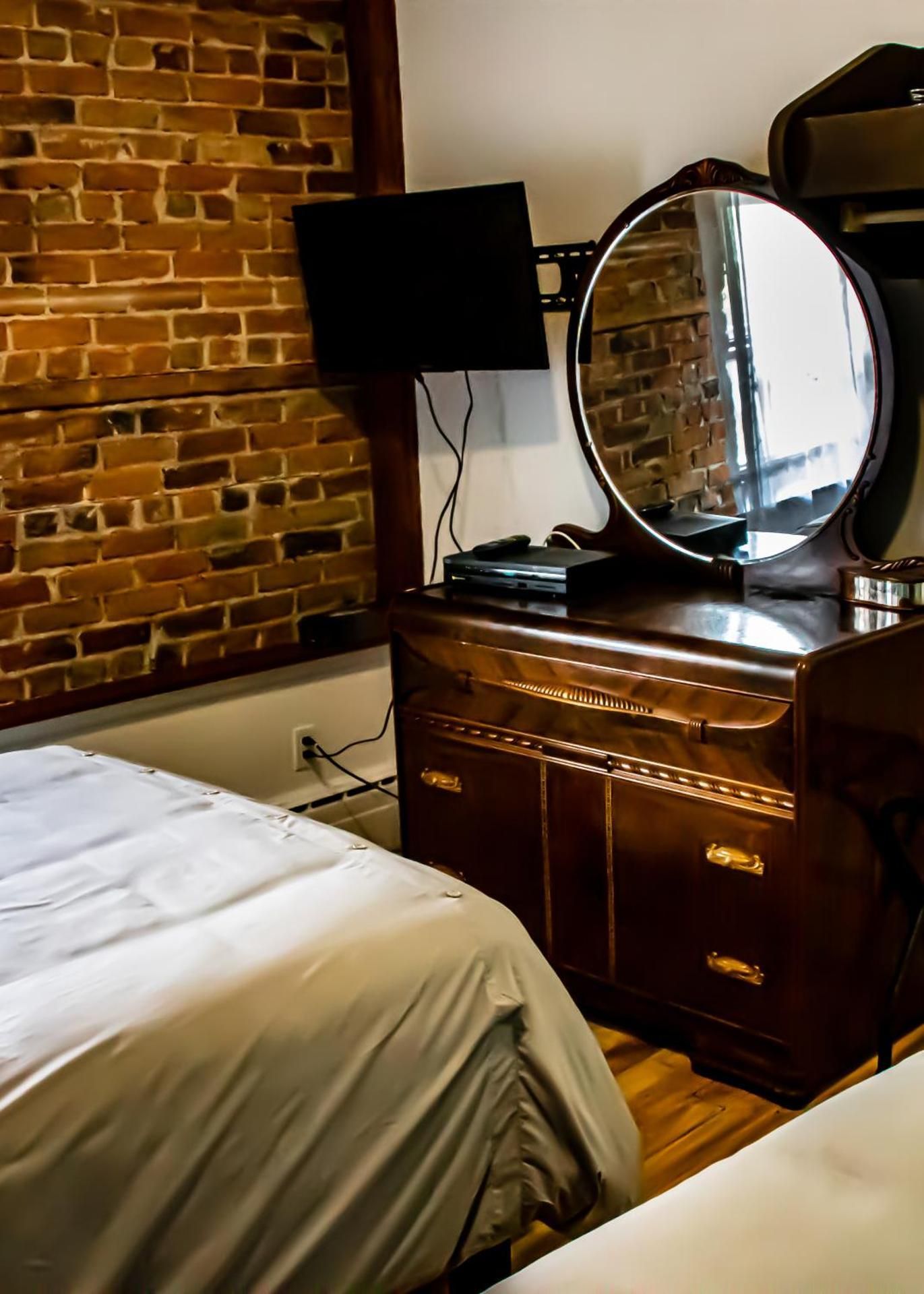 Deluxe Room (2 Adults + 1 Child)