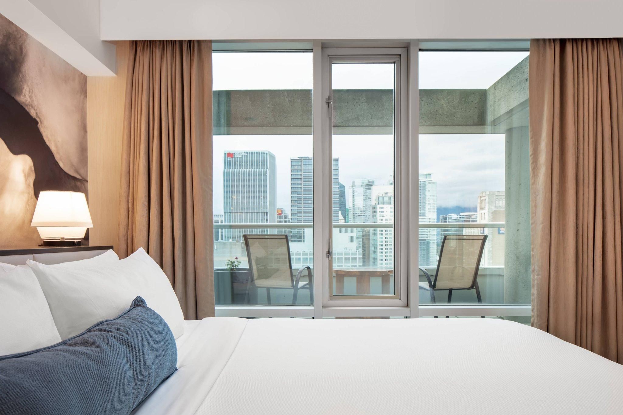 Suite, 1 King, Sofa bed, City view, High floor, Balcony